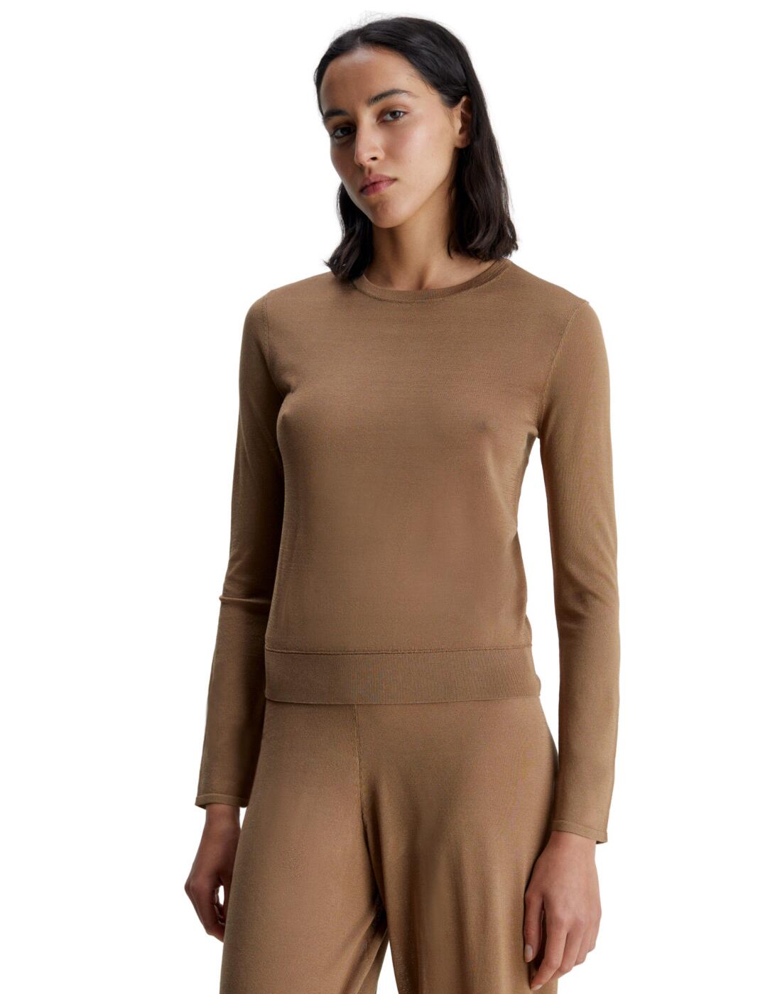 Get ready to elevate your loungewear game with the Calvin Klein fine knit lounge top. Crafted with a luxurious lyocell stretch blend, this top offers the perfect combination of comfort and style. With its slightly sheer finish, the Calvin Klein fine knit lounge top adds a touch of allure to your laid-back look. It's the perfect balance between casual and sophisticated, allowing you to effortlessly transition from a lazy weekend at home to a quick coffee run with friends. The crew neckline and long sleeves offer a classic, timeless silhouette that flatters any body type. The rib-knit collar, cuffs, and hem add a touch of texture and visual interest to the overall design.  Regular fit Fine knit Crew neckline Long sleeves Country of origin: Jordan Composition: 35% Acetate &pipe; 34% Lyocell &pipe; 31% Polyester Listed in UK sizes  62810-108230-1436121 000QS6997E Loungewear