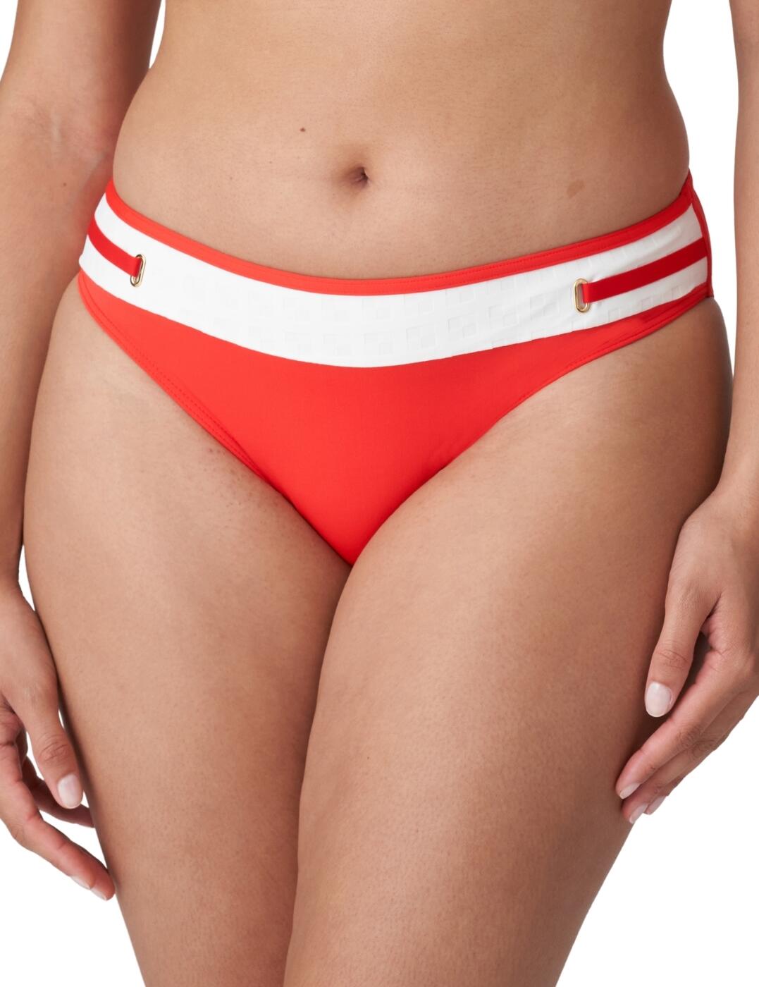 Snap up these stylish luxurious Rio bikini briefs from Prima Donna's Istres line now! These briefs feature moderate rear coverage and a mid-rise waist for the utmost comfortable and flattering fit. This bold two-tone sporty-inspired design is a unique piece to add to your swimwear collection that you will reach for over and over again. To complete this set, take advantage of the matching available coordinates from the Istres range.  Rio bikini briefs Moderate rear coverage Mid-rise waist Bold two-tone design Sporty look Comfortable fit Matching coordinates available Composition: 79% Polyamide &pipe; 12% Elastane &pipe; 9% Polyester Listed in UK sizes  59758-104528-1369287 4008550 Bikini Bottoms