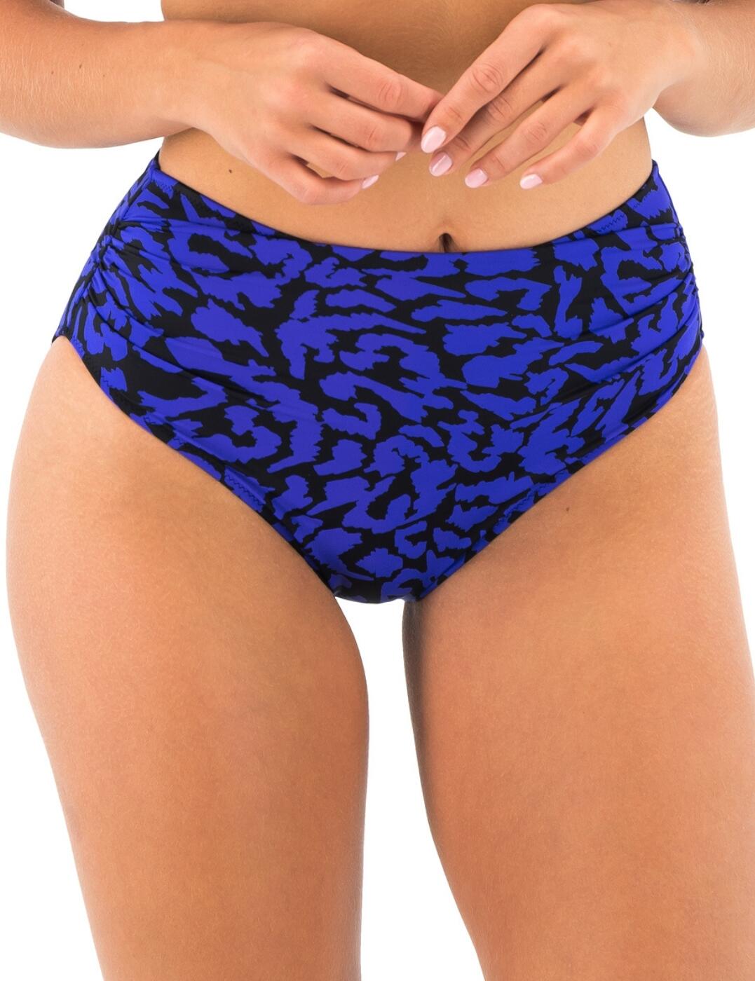 Surfs up! The Fantasie Hope Bay full bikini brief is ideal for making a statement this season. With its bold, striking leopard print design, you're sure to be a visionary in blue. Offering great rear coverage and a high waistband around the midriff, this bikini brief is perfect for helping you feel confident and secure. Let's not forget that it's fully lined for added peace of mind and comfort too! Check out the matching coordinates from the Hope Bay collection and complete your gorgeous look.