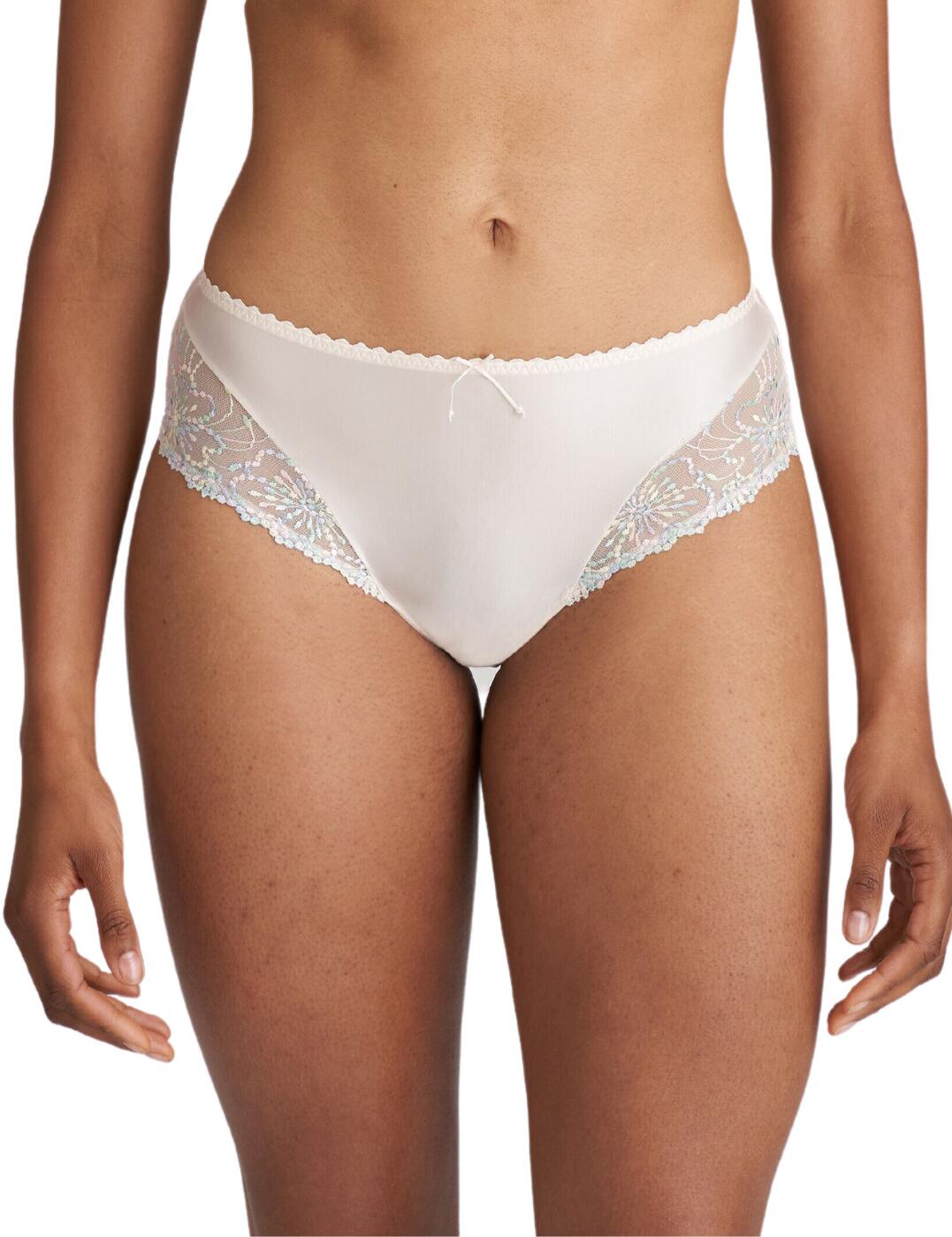 Let the Jane full briefs by Marie Jo take you back to classic lingerie days with a modern twist. Crafted with elegance and finesse, these high-rise full briefs provide optimum coverage and comfort. Delicate lace panel sides and a beautiful scalloped waistband trim will give you a timeless sensuous feel. Adding to the design is a central bow for extra detail and softness. The back of the briefs also feature a smooth back with flat trim. Coordinates are also available from the Jane collection to match perfectly for a stylish look.  Luxury full brief style High rise fit Full coverage for comfort and ease Beautifully scalloped waistband trim Fades lace paneling sweeps up the thigh to flatter Classic yet luxurious design Composition: 76% Polyamide &pipe; 10% Elastane &pipe; 7% Cotton &pipe; 7% Polyester Listed in UK sizes  62528-107891-1430500 0501336 Brief