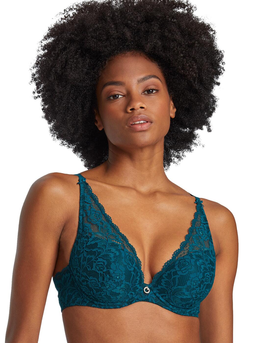 Seamlessly blending romance with comfortable designs, Aubade's Rosesssence collection never disappoints. This plunge bra is a must-have, crafted from soft stretch lace that moulds and contours to your bust giving you the perfect fit with every wear. This piece boasts an underwired design that allows you to showcase your beautiful natural curves. A timeless classic this piece features wide comfortable shoulder straps that are able to be adjusted to your desired fit.  Luxurious and comfortable Underwired Jacquard floral lace Deep plunging neckline Lightly padded cups Full stretch lace back for premium comfort Wide and comfortable adjustable shoulder straps Adorable pendant on centre bust Country of origin: Tunisia Composition: Lace: 82% Polyamide &pipe; 18% Elastane Composition: Lace Middle Front: 85% Polyamide &pipe; 15% Elastane Composition: Cup Lining: 100% Polyester Composition: Front Lining: 100% Polyamide Composition: Lining Back: 92% Polyamide &pipe; 8% Elastane Listed in UK sizes  56740-100517-1303320 HK81 Plunge Bra