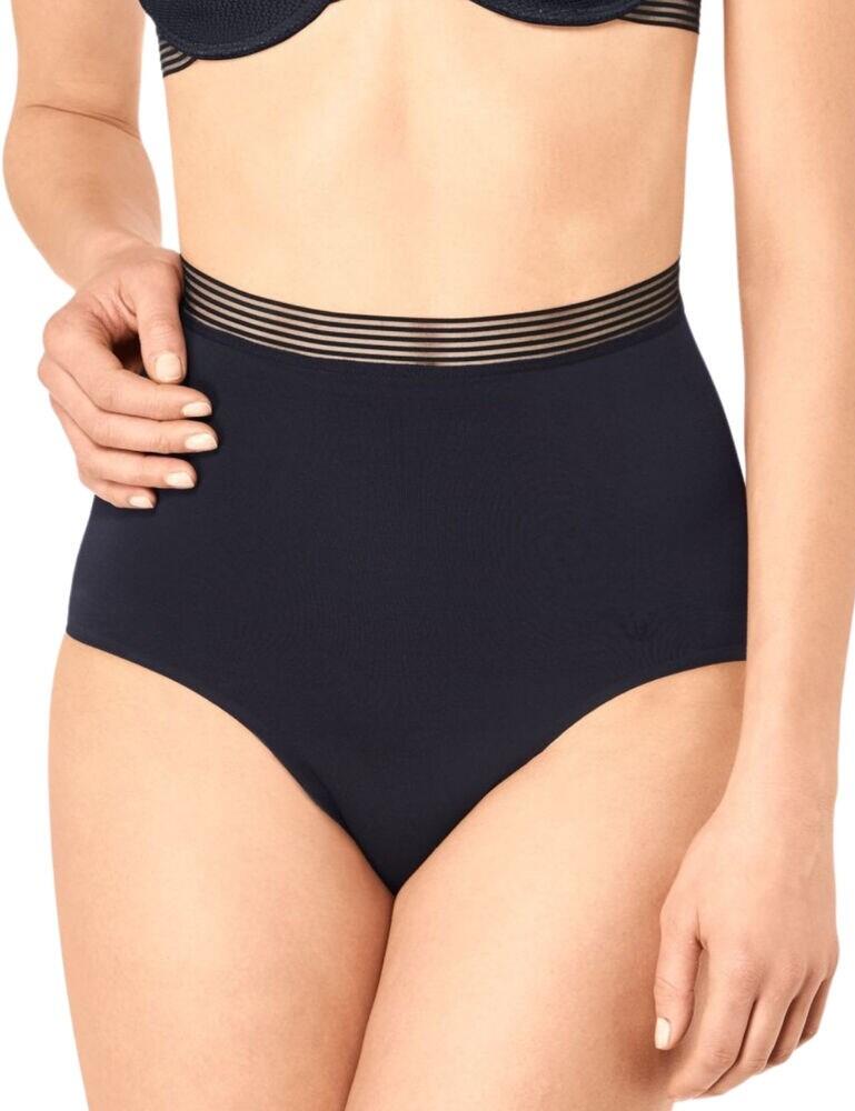 Feel your best in this gorgeous highwaist panty from the Infinite Sensation range by Triumph. This brief sports the popular high waist style which is very flattering and is sure to give you that gorgeous pinched waist that you so desire. This brief also offers good rear coverage. Pair with matching items from the Infinite Sensation range to make the most of your natural curves.  Simple yet chic design Popular high-waist style is very flattering Designed to flatten the tummy and tuck in the waist Shapes the body beautifully Matching co-ordinates available! Composition: 80% Polyamide &pipe; 20% Elastane Listed in UK sizes  45540-83720-1115291 10191038 Panty