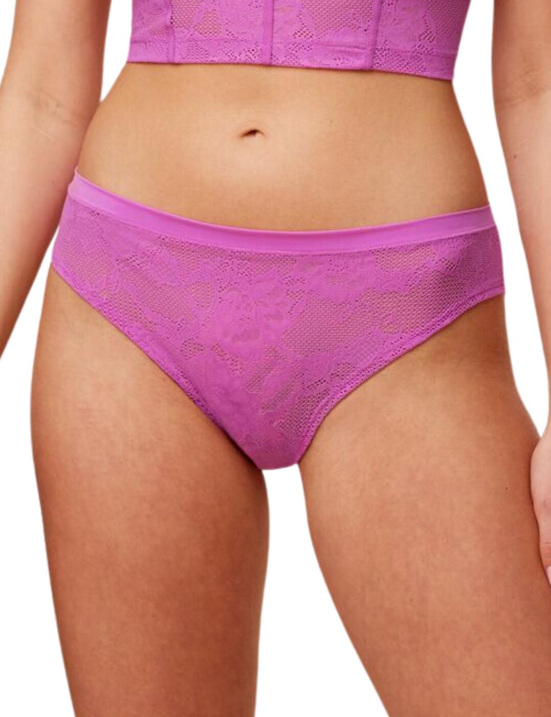 Whether you are getting ready for a special occasion or just stocking up your underwear drawer with some essential basics, the Triumph's Smart Deco Brazilian brief offers the perfect solution. Featuring a mid-rise waist and body-hugging 2D stretch lace, you are sure to feel comfortable, chic and secure! Plus, its seamless design provides an invisible look under clothes so that you can rock your outfit with confidence. Offering full rear coverage and being lined for modesty, this stunning piece of lingerie has all the details taken care of. To complete your look, coordinate it with matching items all available in the Smart Deco collection.