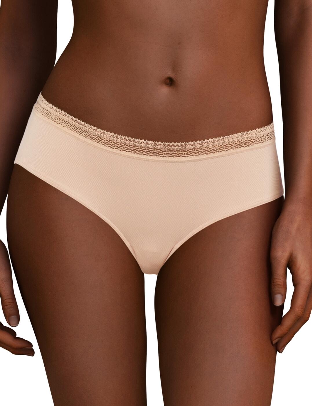 Welcome to the Passionata by Chantelle Dream Today shorty – designed to provide the perfect combination of comfort and style for any occasion! Made from a soft knit material, this mid-rise shorty freshens up your lingerie collection with its geometrical pattern on the front and a feminine lace waistband. The smooth seamless back promises no VPLs, so you can confidently move about your day with ease and comfort. This shorty provides moderate rear coverage for a more classic silhouette – perfect for any woman who wants to look and feel her best. And, don't forget to check out the matching coordinates to complete this elegant look. The Passionata by Chantelle Dream Today shorty is the perfect addition to your lingerie wardrobe!  Shorty style Soft knit material Geometrical pattern on the front Smooth seamless back - no VPLs Feminine lace waistband Mid-rise waist Moderate rear coverage Matching coordinates available Country of origin: Thailand Composition knit: 75% Nylon &pipe; 25% Elastane Composition lace: 85% Nylon &pipe; 15% Elastane Composition knit back: 73% Nylon &pipe; 27% Elastane Composition knit lining: 100% Cotton Listed in UK sizes  61616-106762-1411620 P40H40 Short Brief