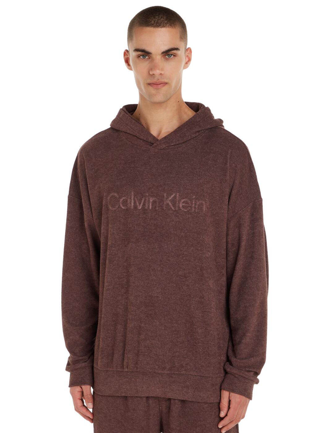 Get ready to lounge in supreme style and comfort with the Calvin Klein Men's hoodie. This high-quality classic hoodie is perfect for men who demand comfort, versatility and style. Crafted from a soft and comfortable fabric, this timeless and modern hoodie is made with classic detailing that will make you look and feel your best, all day long. The long sleeves featuring ribbed cuffs lend added comfort and style, while a handy hood is ideal for those moments when you just need a bit of extra warmth. The signature logo across the front adds an elevated touch of the Calvin Klein brand style, and matching joggers are also available to complete your chosen look.  Hoodie Long sleeves with ribbed cuffs Ribbed cuff at the bottom Handy hood Logo across the front Soft comfortable fabric Matching joggers are also available Country of origin: Sri Lanka Composition: 50% Cotton &pipe; 50% Polyester Listed in UK sizes  62916-108348-1437531 000NM2454E Men's Hoodie