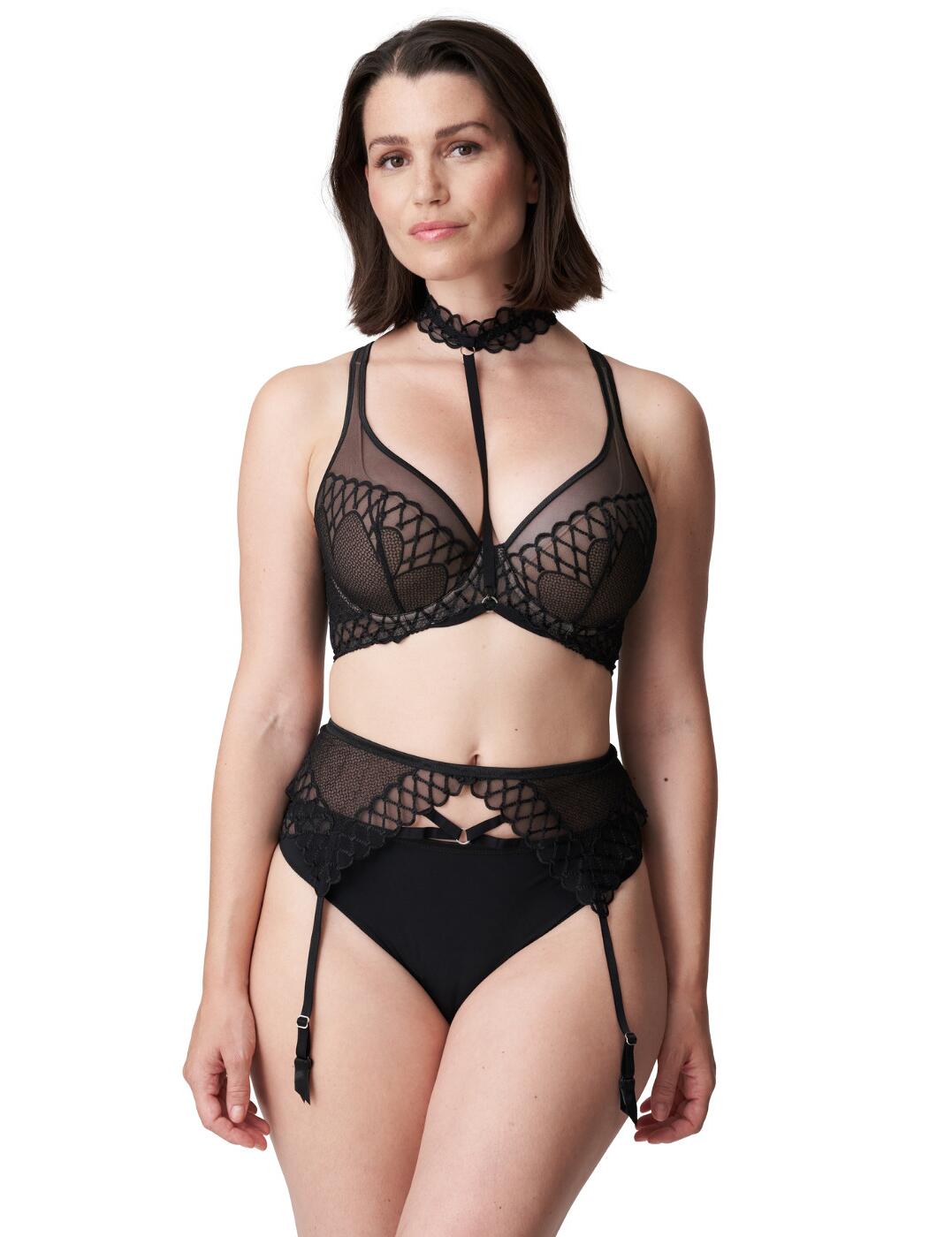 The Vya garter belt and choker by Prima donna creates an alluring and sultry appearance. Suspenders are the perfect finishing touch to any lingerie set. This sheer belt sits on your natural waist. Delicate scalloped edges add a feminine feel to this piece. Pair with the choker for a bold and sexy look. The garter straps and closure are adjustable allowing you to find the perfect fit.  Matching lingerie available Hook and eye closure Comfortable elasticated garters Country of origin: Tunisia Composition: 58% Polyester &pipe; 30% Polyamide &pipe; 12% Elastane  Listed in UK sizes    54046-96746-1255555 0763330 Garter