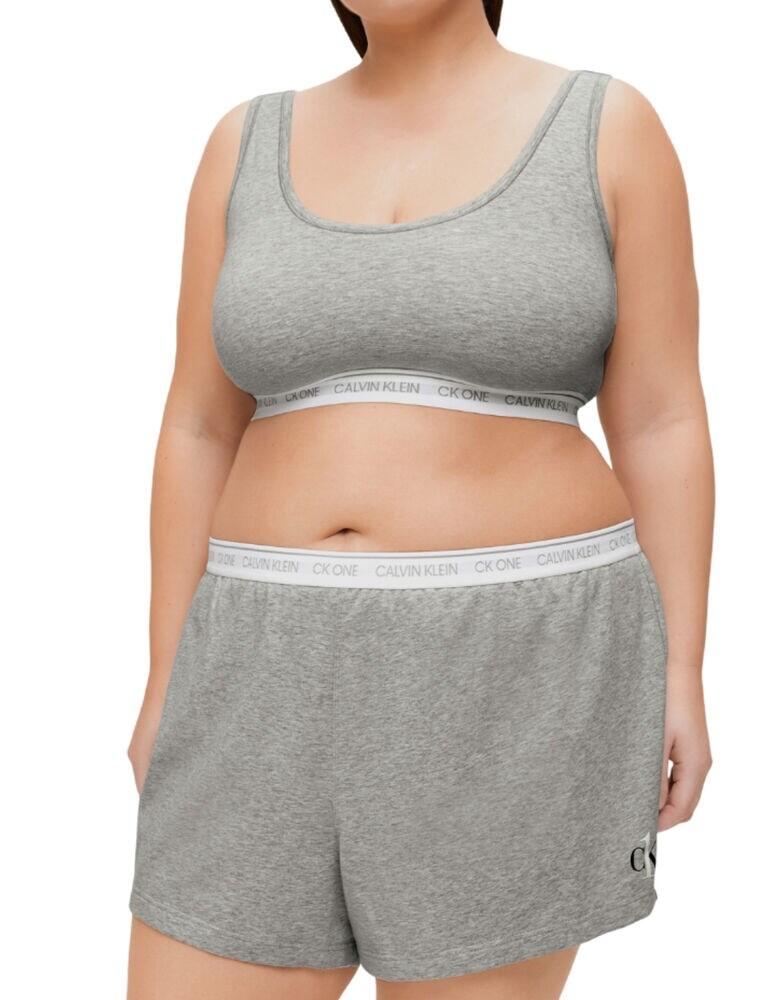Loosely fitting and super soft fabrics makes these shorts ideal for lounging in. With the straight leg fit and the signature Calvin Klein waistband, slip into these lounge shorts for napping on the sofa.  Calvin Klein branding Medium rise waist fit Short straight leg style Perfect for loungewear Composition - 57% cotton &pipe; 38% polyester &pipe; 5% elastane Short Only (top not included available separately) Listed in UK sizes  46753-85628-1145138 000QS6492E Sleep Shorts