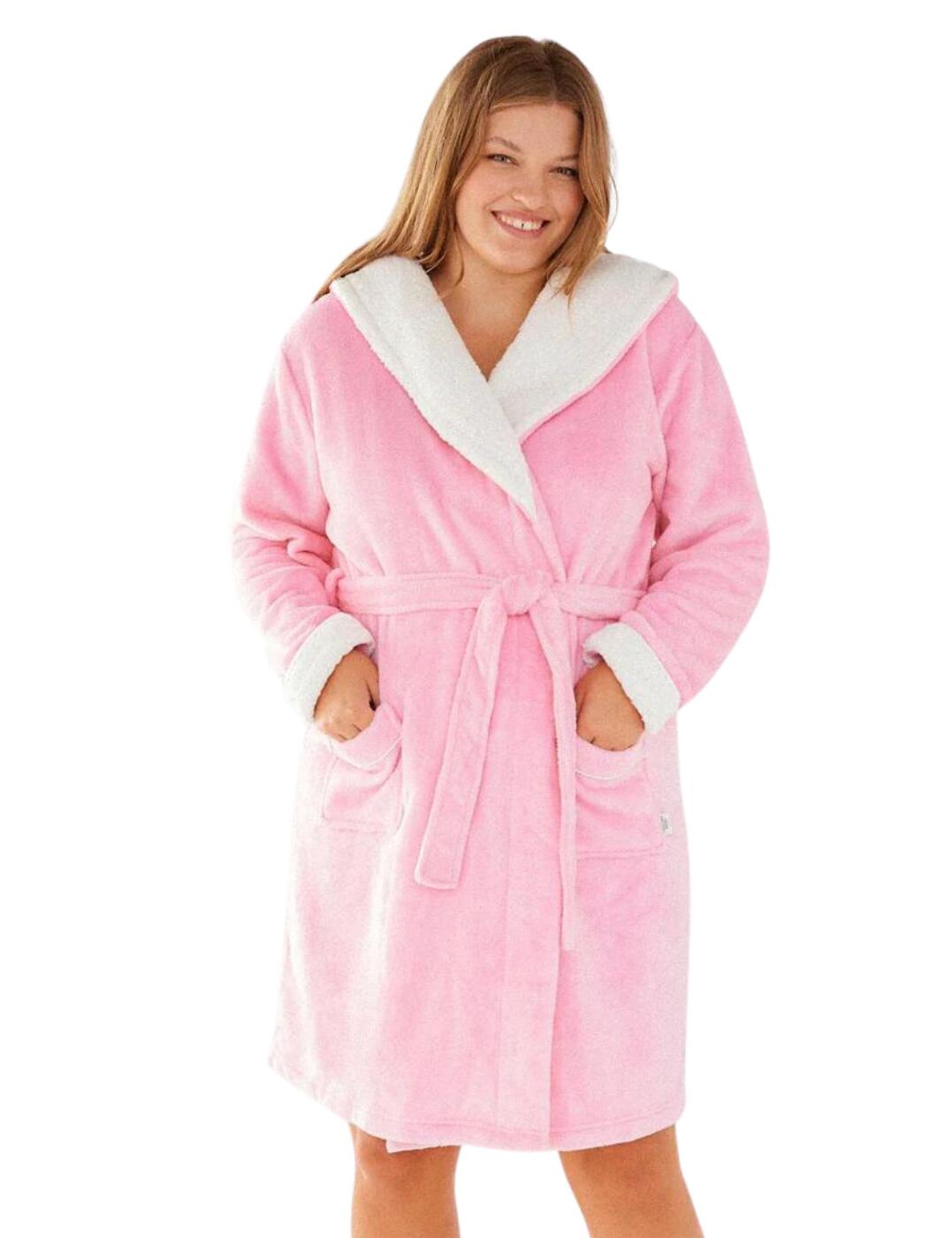 Put a layer of extra cosiness into your night-time wardrobe with the Chelsea Peers dressing gown. This knee-length wonder is made of fleecy fabric that is lightweight yet warm and cosy - perfect for those evenings spent on the sofa or nights in bed. The hood and cuffs have a fluffy lining for added warmth, with the waist tie for support and an extra snug feel. In addition, there are convenient pockets on the front to store your must-haves, plus a contrasting line on the pockets and the Chelsea Peers tag for an extra touch of style.  Fleecy dressing gown Fluffy lined hood and cuffs for extra warmth Knee length for a cosy fit Waist tie for support and hold Convenient pockets Chelsea Peers tag on one of the pockets Contrasting lines on the pockets Country of origin: China Composition: 100% Polyester Listed in UK sizes  62220-107554-1426468 CWNOS12RPLN Dressing Gown