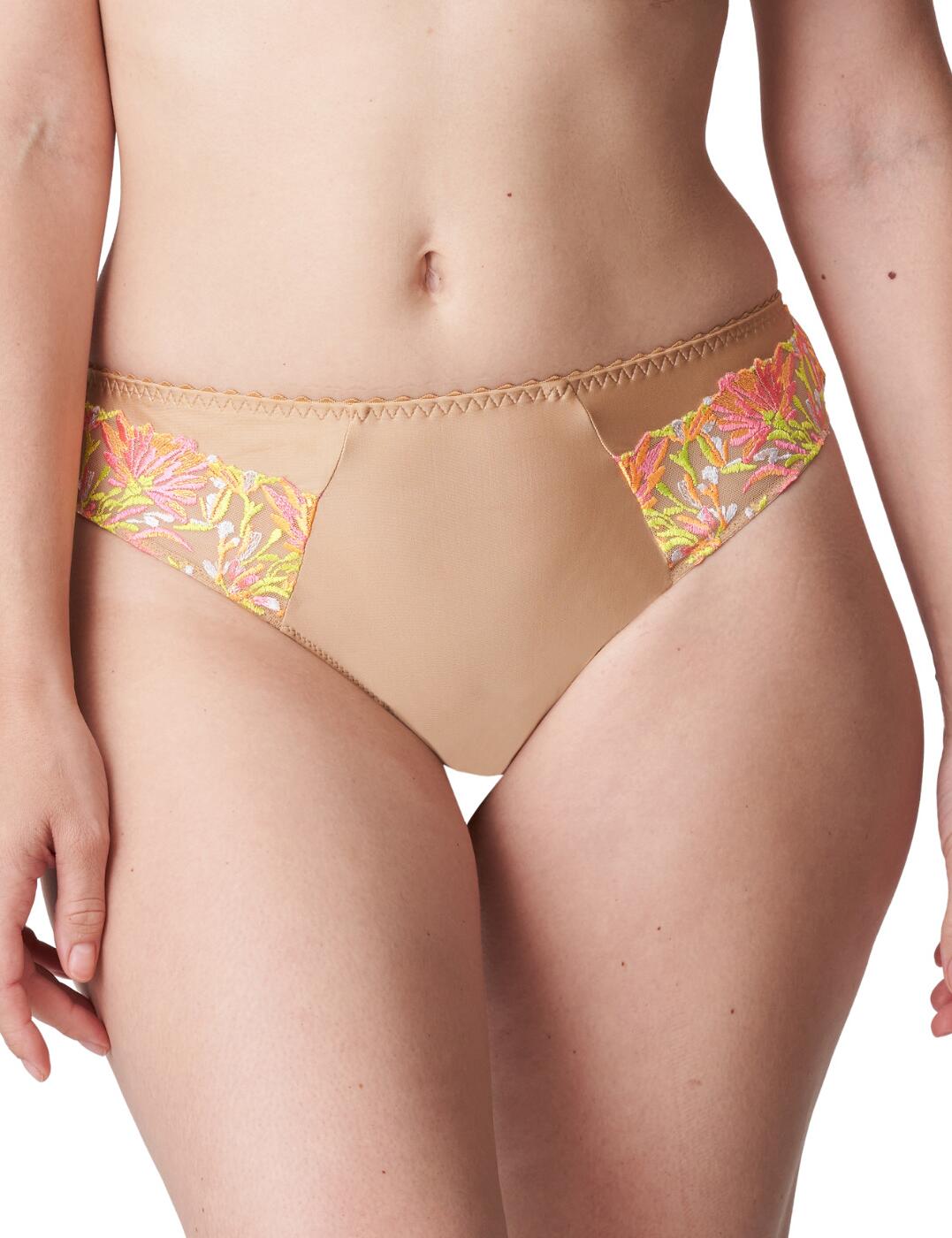 The Las Salinas collection by Prima Donna is sure to brighten your mood. Soft opaque fabrics contour to your body for a comfortable fit. The hips are adorned with a subtle mesh panel that is decorated with vibrant embroidery, adding a pop of colour to this thong. Minimal rear coverage provides a comfortable fit that highlights your curves.  Contrasting embroidery adds a pop of colour Minimal rear coverage Comfortable mid-rise waist Country of origin: Tunisia Composition: Polyamide 64% &pipe; Elastane 15% &pipe; Polyester 13% &pipe; Cotton 8% Listed in UK sizes  54205-96922-1257560 0663320 Thong