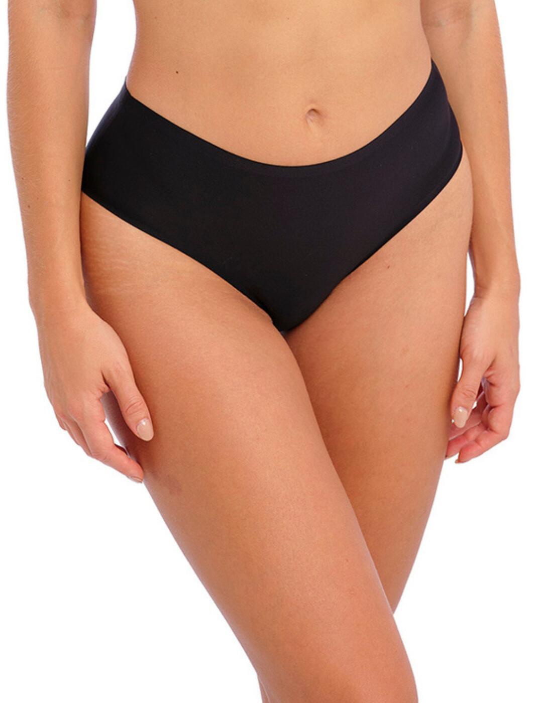 Get ready to look and feel your best with the Smoothease brief by Fantasie. Perfect for everyday wear, these briefs will hug and flatter your curves with every wear, boosting your confidence daily. Designed to complement any outfit, it features a seamless design that'll blend into any clothes choice.