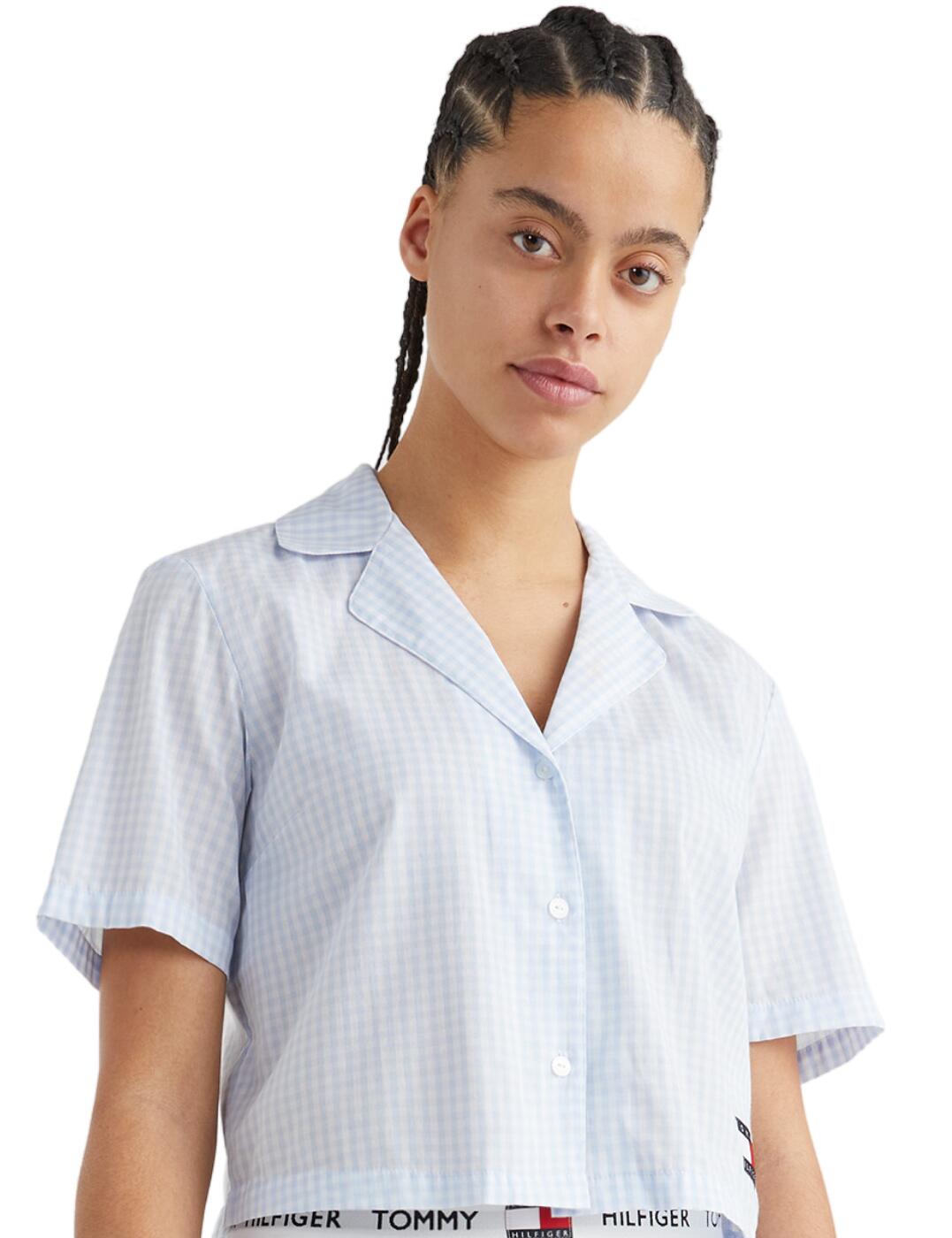 Feel sexy and chic in the Tommy 85 PJ Gingham shirt by Tommy Hilfiger. Bringing a feminine twist to the classic button-down pyjama top style. This cropped top has a comfortable relaxed fit that finishes at your waist. Tommy Hilfiger embroidered branding on the back gives this piece an iconic look. Crafted from 100% cotton that will keep you feeling cool and comfortable night after night. Pair with matching shorts for a coordinated look.  Cropped fit Functional buttons Short sleeves Country of origin: China Composition: 100% Cotton Listed in UK sizes  55910-99441-1299388 UW0UW03641  Pyjamas