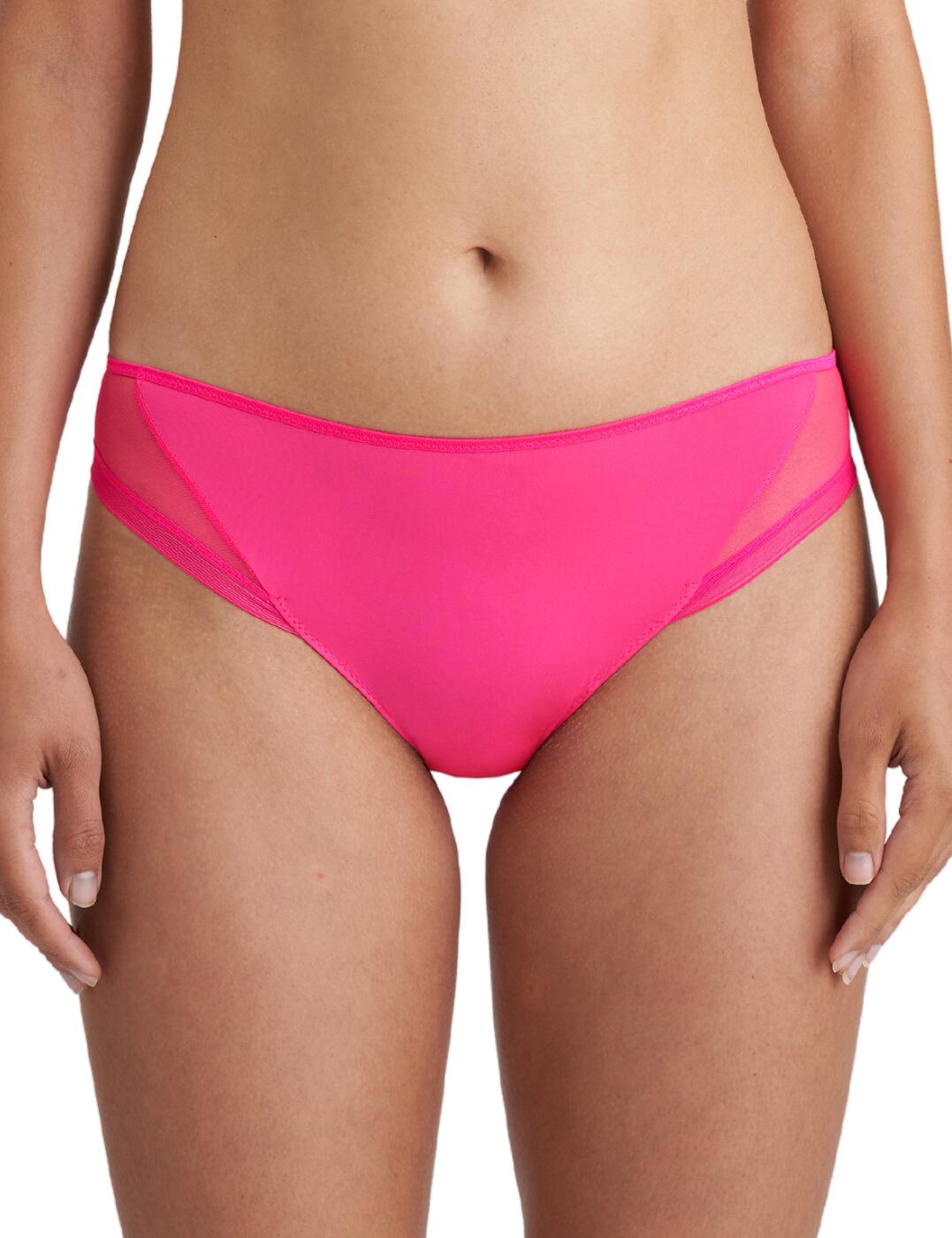 Make a statement with these must-have rio briefs from Marie Jo Tahar collection. This piece is cut to a flattering yet comfortable mid-rise waist and features a moderate rear coverage for a cheeky flair. This piece boasts chic mesh side panelling for a flirtatious edge and features a modern keyhole detailing on the rear for a chic flair. Pair this piece with the available matching items within Marie Jo Tahar line to complete this essential set.  Mid-rise waist Keyhole detailing on the rear Moderate rear coverage Semi-sheer mesh side panelling Country of origin: Tunisia Composition: 72% Polyamide &pipe; 17% Elastane &pipe; 11% Cotton Listed in UK sizes  58589-103001-1345849 0522310  Brazilian Brief