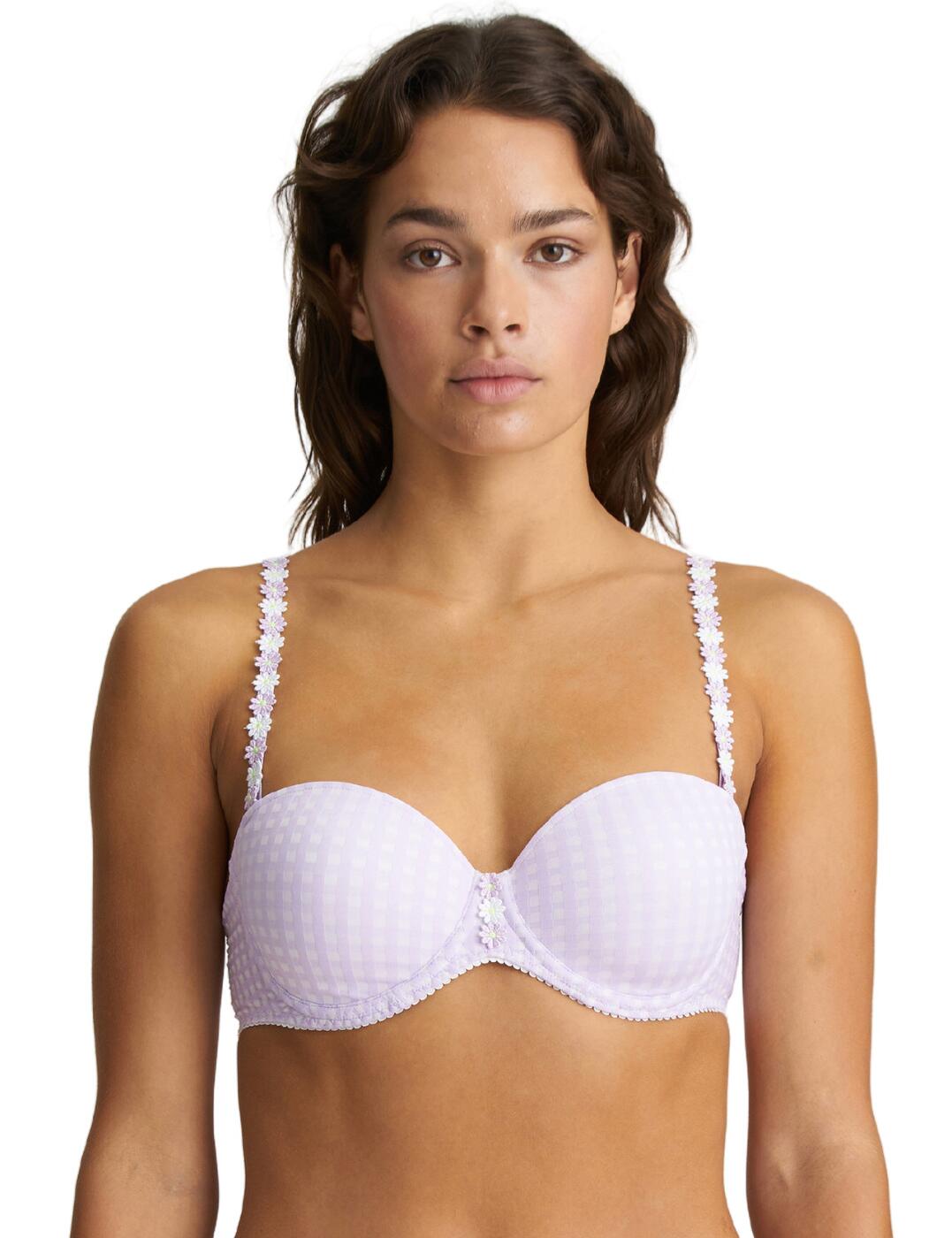 The iconic Avero collection by Marie Jo blends luxury with comfortable everyday lingerie designs. This adaptable bra is perfect for any occasion, as you can wear in a classic 2 shoulder strap design, strapless of halterneck fashion. The daisy embellished straps add a luxurious feminine detail. Padded cups and underwiring offer uplift and support. Complete the look with coordinating briefs from the timeless Avero collection by Marie Jo.  Feminine daisy embellishments Adaptable straps Smooth padded cups Balcony shape Underwired for support Hook and eye closure Country of origin: Tunisia Composition: 49% Polyamide &pipe; 41% Polyester &pipe; 10% Elastane  Listed in UK sizes  54308-97025-1258755 0200413 Strapless Bra