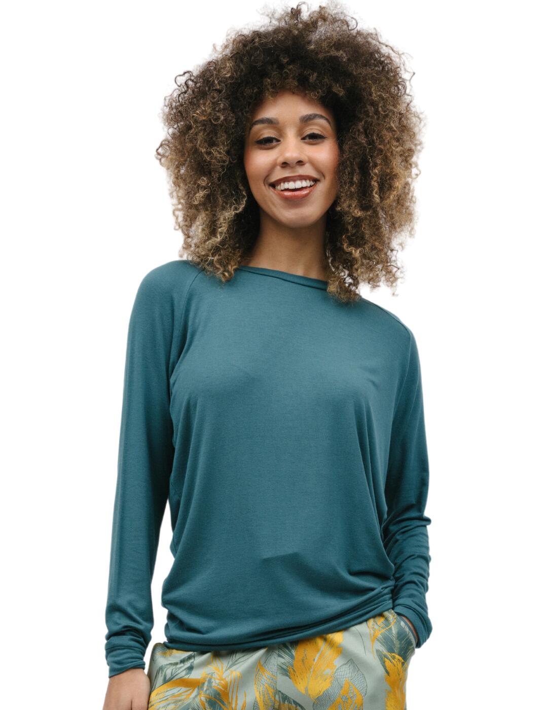 Get ready for a good night's rest with the Cyberjammies Hannah jersey top! This stylish pyjama top features a simple yet sophisticated design, perfect for any woman looking to make a fashion statement even while they sleep. The Hannah jersey top features long sleeves that are comfortably soft and a round neckline for extra cosiness. Complete the look with the matching sleepwear for a coordinated, eye-catching style. When you slip into this stylish top each night, you'll want to curl up and drift off to sleep in comfort and style. So don't wait any longer – get a good night's rest now with the Cyberjammies Hannah jersey top!  Stylish jersey pyjama top Long sleeves Round neckline Simple design Matching sleepwear available Country of origin: India Composition: 95% Modal &pipe; 5% Elastane Listed in UK sizes  9762-8 9762 Loungewear