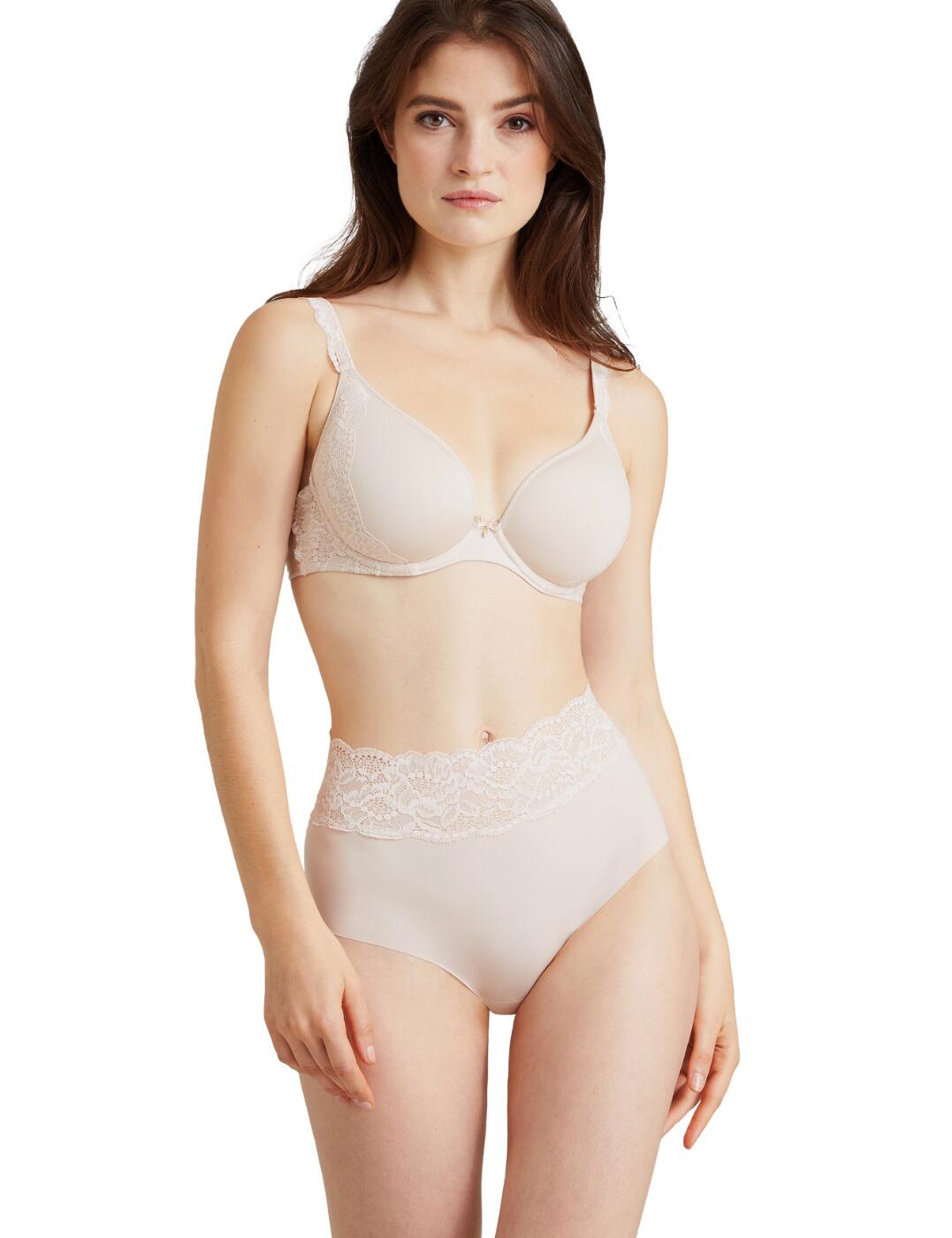 The Sweetessence high waist brief by Aubade is a classic and elegant lingerie look. This piece can instantly elevate your look, concealing your midsection and highlighting your natural waist. Featuring a soft scalloped lace waistband that contours to your body, avoiding harsh lines. The high-waist style draws the gaze to your legs and derriere.