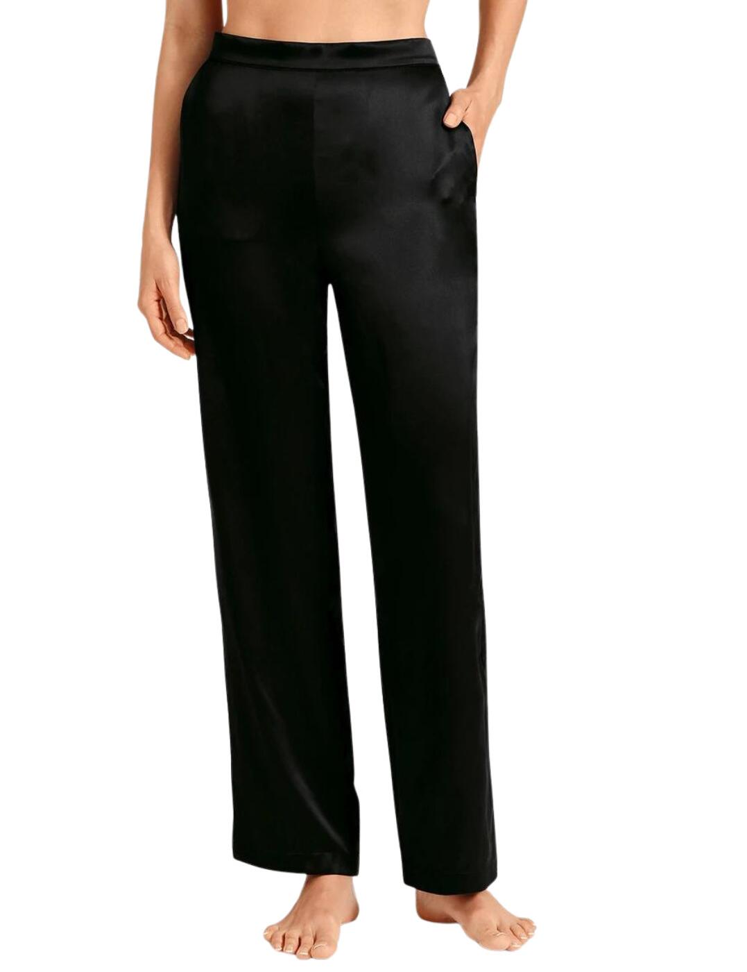 Stay relaxed with Aubade's Toi Mon Amour trousers. The long, loose legs are freeing and allow a full range of movement while surrounding you with its silky smooth feel for cosy comfort. These trousers have pockets for carrying the essentials no matter what you are doing and the elastic waistband ensures a secure fit. The cotton seat provides extra softness for chilling in the house or tucking into bed.  Long leg Pockets Non-cuffed ankles Elastic waistband Mid-rise waist Country of origin: China Composition: Main: 100% Silk Composition: Lace: 100% Polyamide Composition: Seat: 100% Cotton Listed in UK sizes  57491-101516-1315090 QS60 Trousers