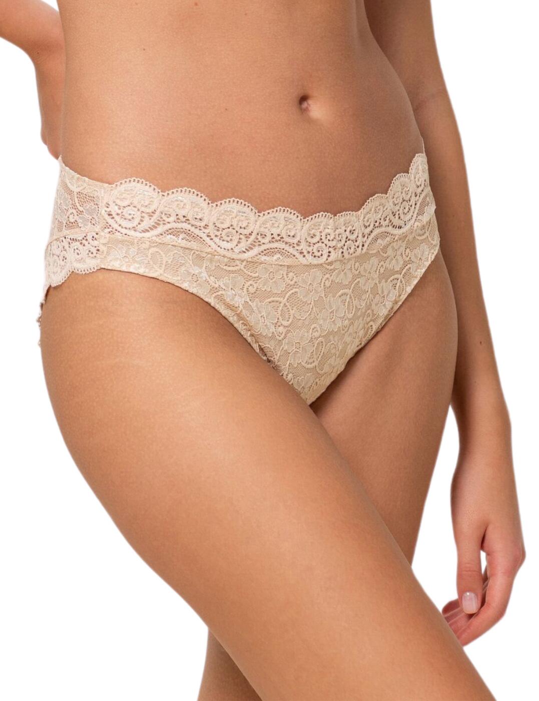 Feel stunning in this gorgeous tai brief from the Amourette 300 range by Triumph. This brief is adorned in stunning lace which offers a very feminine look, and also features scalloped edges. This brief offers moderate rear coverage and is perfect for everyday. This brief is comfortable and looks even better when paired with matching items from the Amourette 300 Magic Wire range.