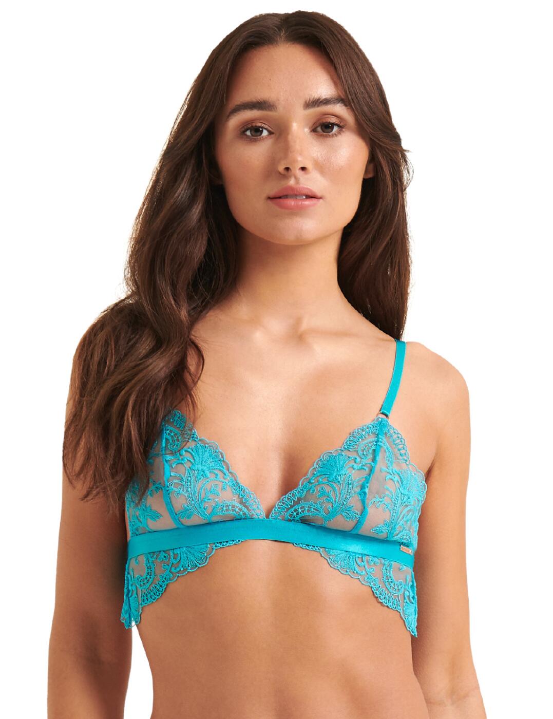 Bluebella's Marseille collection brings you iconic designs elevated to new heights. This soft bra is as comfortable as it is gorgeous with the alluring lace cups that elegantly frame your bust with the lace design on the underband providing a chic modern twist. This piece is wire-free creating a more relaxed fit that showcases your natural curves. Secured at the rear with a luxe G-hook closure for a comfortable fit. Shoulder straps are fully adjustable allowing to you alter the fit of this piece to your own preference.  Chic and gorgeous Non-wired G-hook fastening Fully adjustable shoulder straps Gorgeous lace cup Plunging neckline Lace underband feature Country of origin: China Composition: 100% Polyester Listed in UK sizes  41569-PB-XXS 41569 Soft Bra