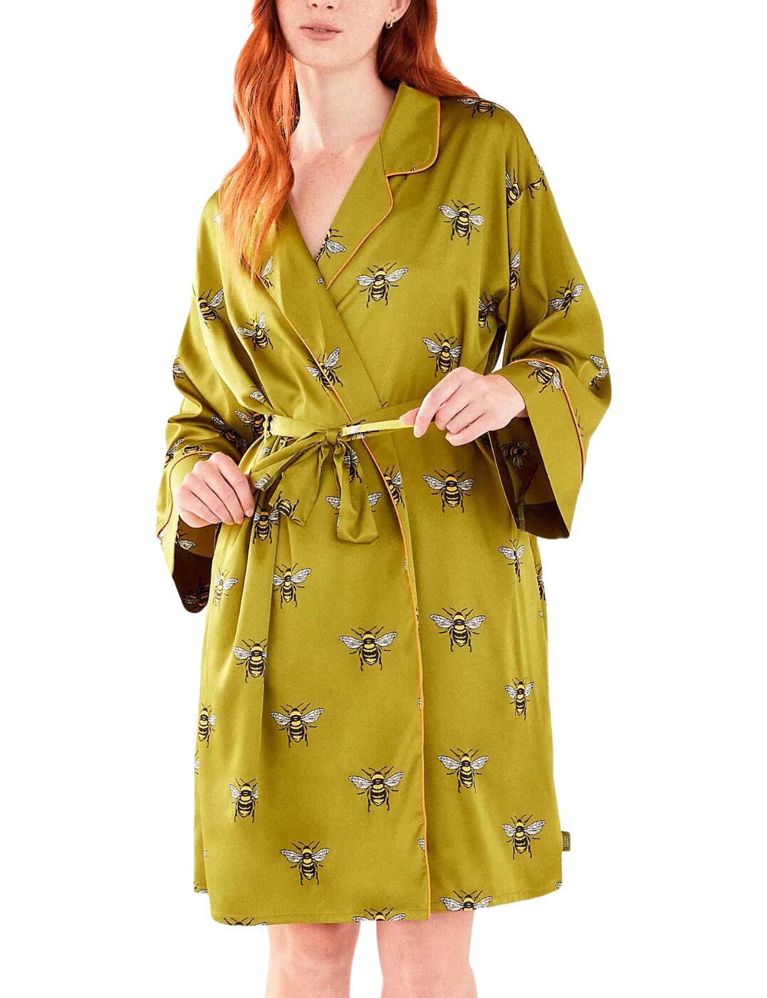 Chelsea Peers' dressing gown is delightfully lightweight and soft, with the microfibre blend giving a smooth satin finish. The long sleeves and knee length give a flowing feel and the wide cuffs allow a full range of movement. The self-tie belt allows you to cinch the waist for a flattering fit or leave it open to show off what's underneath. The notched lapels add a charming, classic touch to this dressing gown. Wear this gown over pyjamas from Chelsea Peers for an elegant combination.  Long sleeved Knee-length Waist tie Wide cuffs Notched lapels Country of origin: Bangladesh Composition: 97% Polyester &pipe; 3% Elastane Listed in UK sizes  58830-103353-1354662 CPNY-23-1166 Dressing Gown