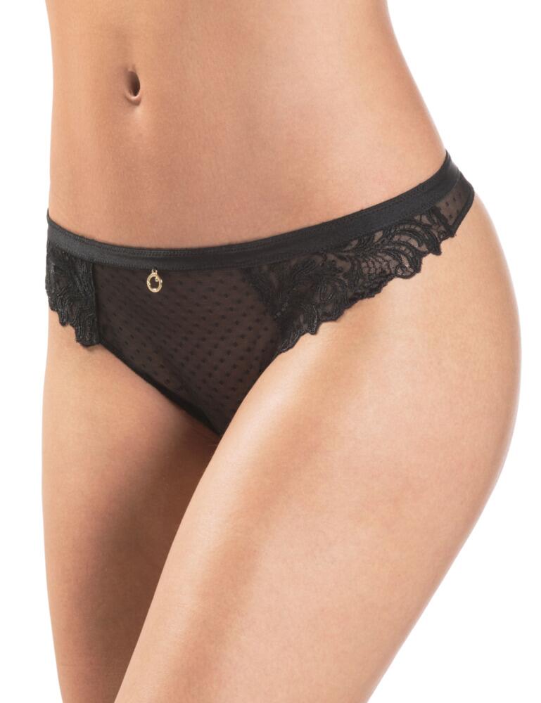 Enhance your curves with striking lingerie by Aubade. The Femme Passion collection showcases visually striking ornamental embroidery upon delicate Swiss tulle. The tanga brief offers minimal cheeky rear coverage. Finished with a crystal charm for added sparkle. Be sure to pair it with the rest of the collection. Elegant and feminine design  Ornamental embroidery Minimal coverage Composition: 78% Polyamide &pipe; 22% Elastane Listed in UK sizes  47483-86583 MI26 Thong
