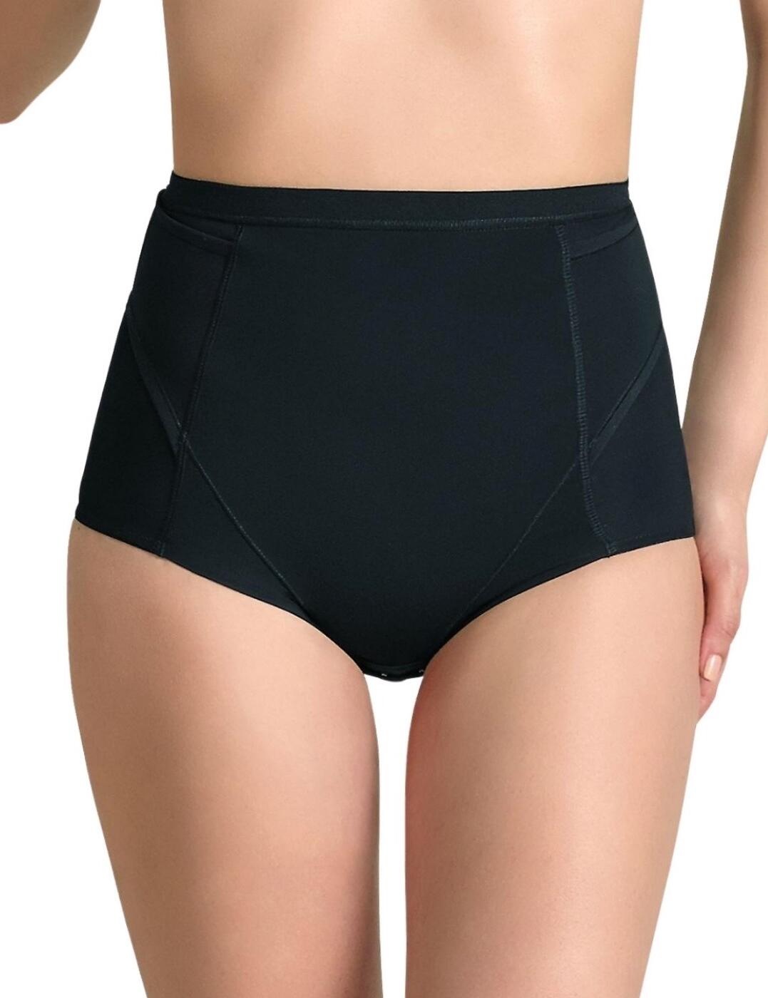 This rebelt post pregnancy panty from the Florence range by Anita Maternity is perfect for any new mothers. The panty gently helps the regression of the tummy and hips after birth and is also perfect for post c-section as it provides protection and is very comfortable on the body. This brief offers good all over coverage.