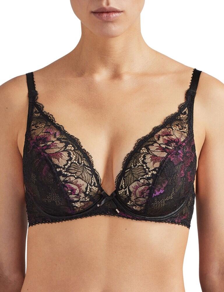 Bright and beautiful, this bra from the Aube Amoureuse range at Aubade features a popular mix of the triangle shape cup with a deep plunging neckline. Showing a very seductive cleavage yet supported underwired bust, great for any cup size. The cups are fully adorned with lace with a semi-sheer top cup for added flirtation, finished off with scalloped edging.  Sexy and supported design Full lace design with semi-sheer top cup Triangle shape cups, underwired Deep plunging neckline Hook and eye fastening Adjustable straps Composition: Lace - 68% Polyamide &pipe; 17% Polyester &pipe; 15% Elastane Lining: 100% Polyester Listed in UK sizes  47993-87409-1184398 QA12 (LETA) Triangle Plunge Bra