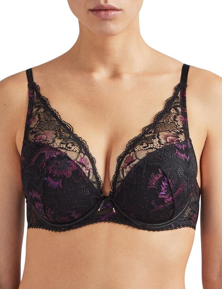 Give your cleavage the perfect appearance with this plunge push-up bra from the Aube Amoureuse range from Aubade. This bra screams sensuality, creating a deep generous cleavage. The cups and front straps are adorned with stunning lace with the top cups being semi-sheer. The cups are designed with three sections for great support to fuller busts, as well as adjustable straps and hook and eye closure.  Seductive and supported design Plunge neckline Push-up effect for cleavage Lace with semi-sheer detailing 3-section cups Adjustable straps Hook and eye closure Composition: Lace- 70% Polyamide &pipe; 19% Elastane &pipe; 11% Polyester Lining: 100% Polyester Listed in UK sizes  48003-87418-1183674 QA81 Plunge Bra