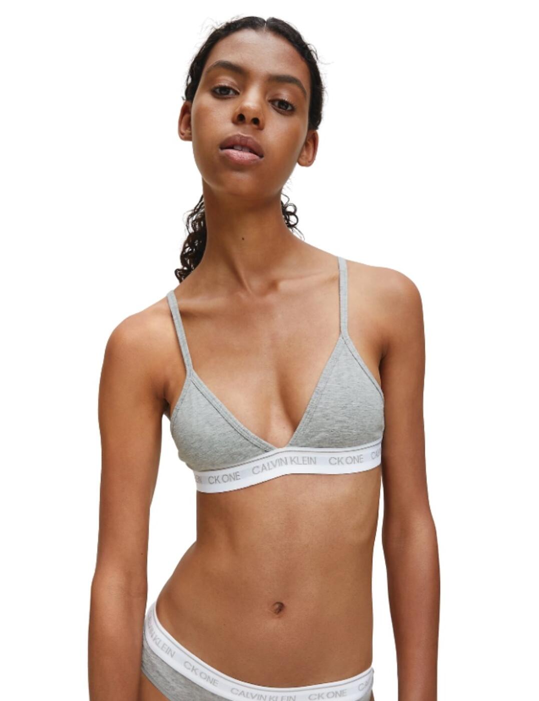 This triangle bra from the CK One Cotton collection at Calvin Klein offers a feminine and comfortable design; a perfect addition to your loungewear collection! Designed for comfort, this bra features soft triangle cups with no padding or wiring, which will also give your bust a natural shape. The triangle shape creates a nice appearance of the cleavage. The bust is still supported, with the signature Calvin Klein elastic underband and adjustable straps.  Feminine and comfortable design Triangle cups - no lining or padding Non-wired Elastic underband for support Calvin Klein branding Hook and eye closure Adjustable straps Composition: 53% Cotton &pipe; 37% Modal &pipe; 8% Elastane Listed in UK sizes  48373-87883-1162861 QF5953E Non-Wired Bra