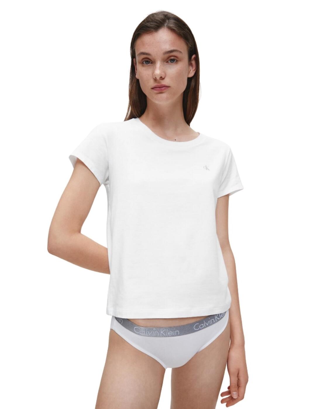 These crewneck t-shirts from the CK One Cotton range at Calvin Klein offer a classic and simple design in super soft fabrics. The effortless design features a crewneck neckline with short sleeves for an easy fit. The shirt is regular fit with a straight hem, to make this non-restrictive whilst wearing. Subtle branding features on the chest to add to the simple style.  Simple and classic design Crew neckline Short sleeves Regular fit with straight hem Small Calvin Klein branding at chest Composition: 55% Cotton &pipe; 37% Modal &pipe; 8% Elastane Listed in UK sizes  48379-87888-1162609 QS6442E  Crew neck Top