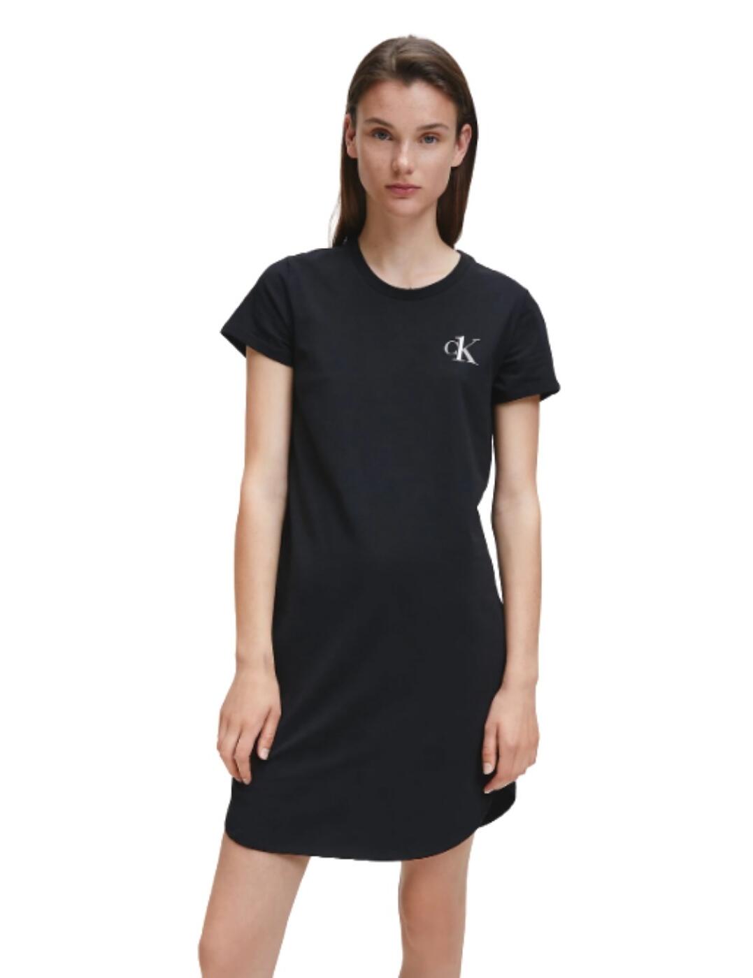 Give your nightwear collection the simple and comfortable addition it needs, with this nightshirt from the CK One Lounge range at Calvin Klein. Nightwear doesn't need to be complicated or fancy, as proven by this stretch cotton pull on piece. Offering a crew neckline and short sleeves, you will have full ease of movement whilst wearing. Iconic Calvin Klein branding features on the chest and the tape inside the neck.  Comfortable and effortless nightwear Crew neckline Short sleeves Mid-thigh length Pull-on design Calvin Klein branding Composition: 96% Cotton &pipe; 4% Elastane Listed in UK sizes  48381-87873-1162572 QS6358E Nightwear