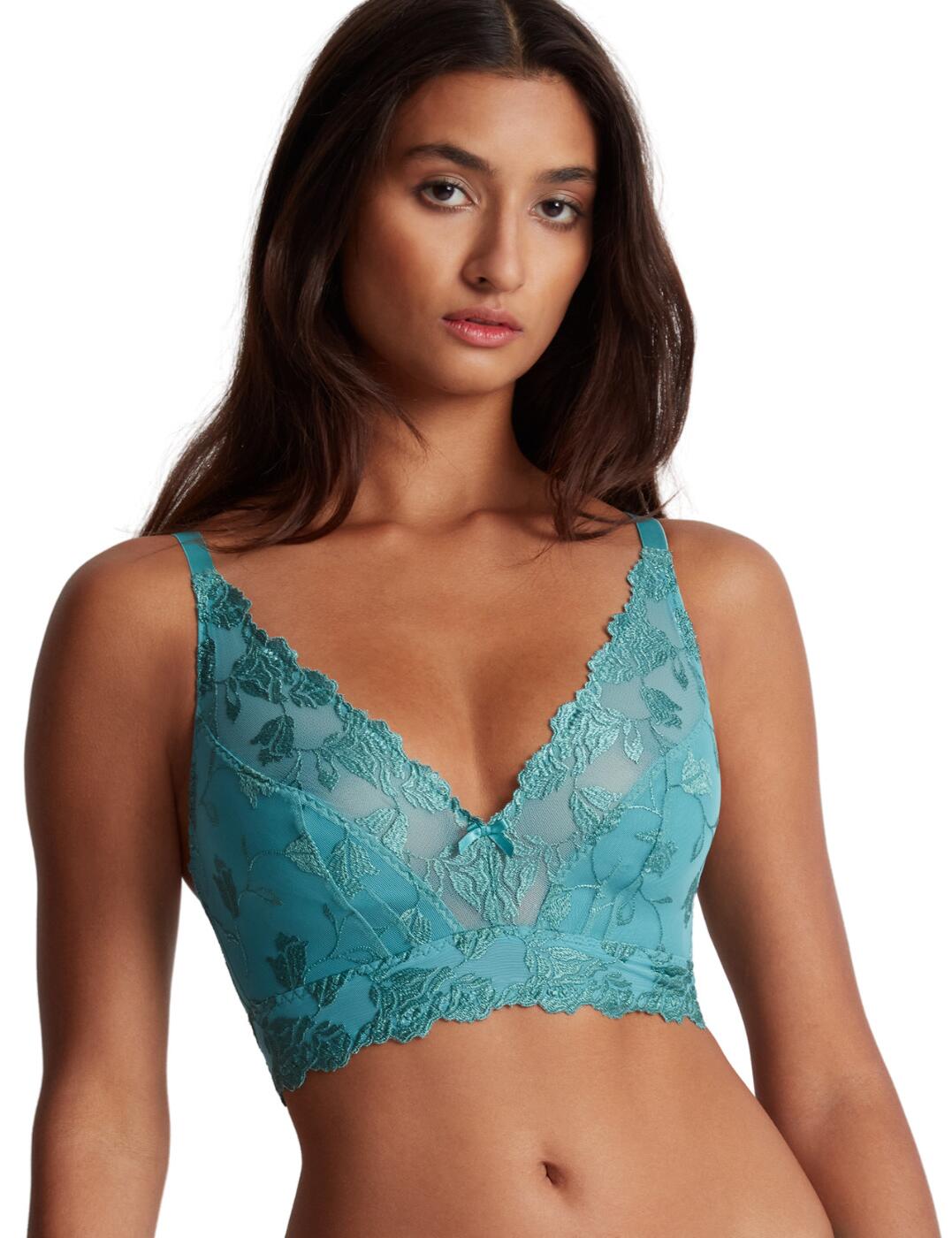 Be seductive and sophisticated with Aubade's Softessence triangle bralette. Featuring a non-wired, padded structure to ensure comfort and support alongside a plunging neckline which still has full coverage for a hint of modesty. Feel feminine in this floral embroidered bralette with adjustable shoulder straps to fit perfectly to your curves. Includes a bustier-style hook fastening for reinforced security. The longline design makes this piece so versatile as you can wear it as lingerie, a top or pair it with a v-necked top for a flirty peak. Compliment the look with matching items in the Softessance collection.  Non-wired bralette Padded Full coverage Plunging neckline Floral embroidery Adjustable shoulder straps Wide back for optimal comfort and support Bustier-style hook fastening Matching coordinates available Country of origin: Tunisia Composition: Embroidery: Polyamide &pipe; Polyester &pipe; Elastane Composition: Bottom lining: 100% Polyester Composition: Top lining: 77% Polyamide &pipe; 23% Elastane Listed in UK size  59611-104346-1366582 TM10-O Bralette