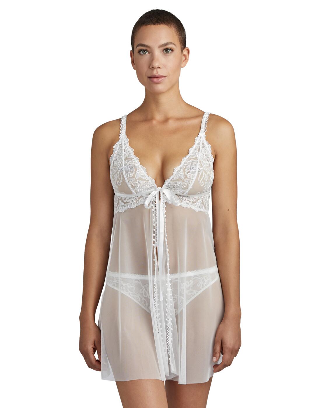 The Pour Toujours collection combines clasic vintage style bridal lingerie with Aubades signatue sexy French designs. Applying picot trim, Cornely embroidery and guipure lace which are classic details typical to bridal design and adds a special touch to your bridal lingerie. This baby doll has a plunging neckline for a revealing cleavage combined with tulle fabric that shows a hint of skin for the ultimate seductive feel. Non-padded cups offer comfort and the adjustable straps create an individual fit. Complete your look with matching items available from the Pour Toujours range by Aubade.  Sexy transparent tulle fabric Feminine floral embroidery Seductive plunging neckline Adjustable straps for a unique fit Composition: 80% Polyamide &pipe; 20% Elastane Listed in the UK  48678-88356-1170786 TC42 Babydoll