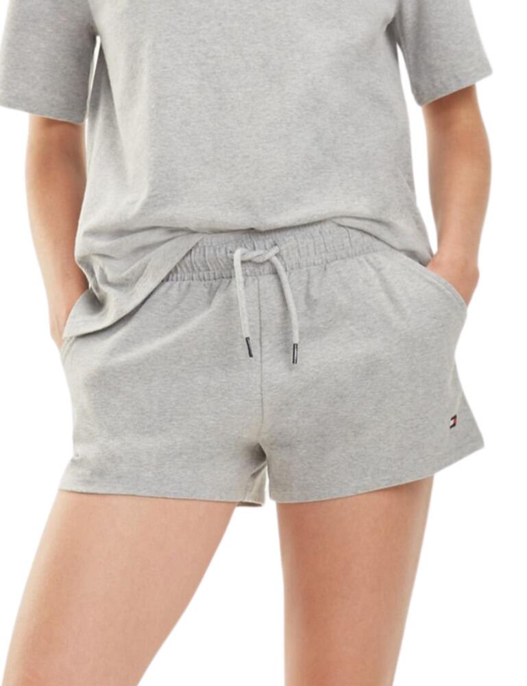 These cute and simple shorts from the Flag Core range at Tommy Hilfiger is just what you need for a lazy day in, or out, of the house. Crafted from a stretch cotton jersey with an elasticated drawstring waist, they allow for a flexible and adjustable wear all-day. This easy-going design features dainty Tommy branding to keep some style. Angled pockets at the hips add extra detail and a practicality to these shorts.  Cute and simple design Stretch fabric Elasticated drawstring waist Tommy Hilfiger branding Angled pockets at hips Composition: 90% Cotton &pipe; 10% Elastane Listed in UK sizes  48912-88724-1174421 UW0UW01351 Shorts