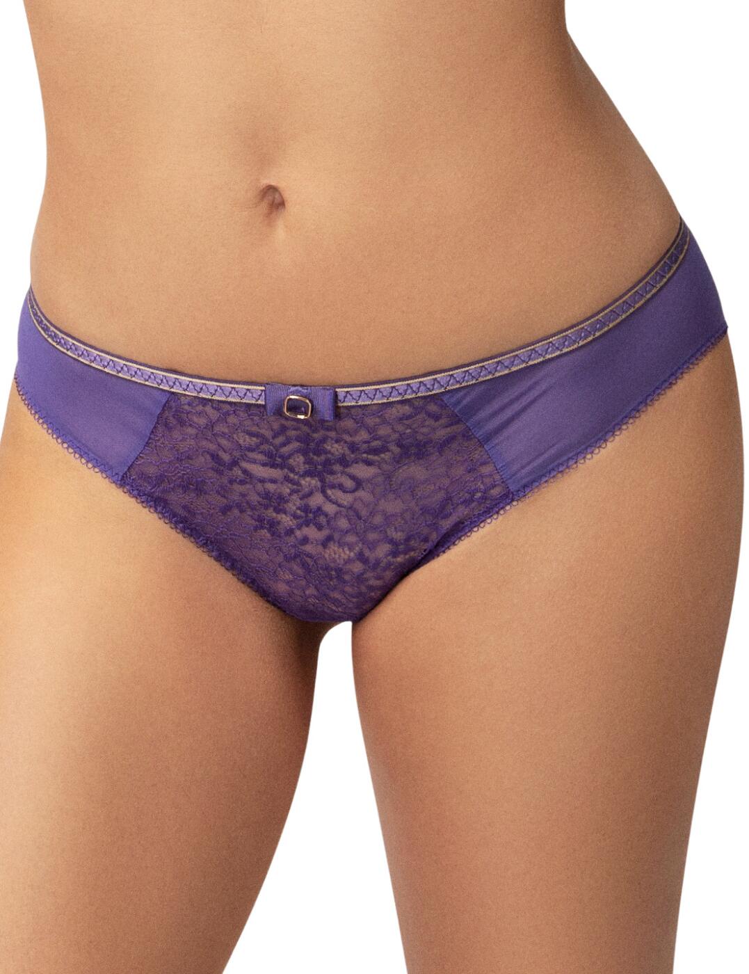 The Allure briefs by Empreinte offer you superior comfort and style. Contrasting piping on the waistband adds a pop of colour which follows onto the charming bow detail. Gorgeous semi-sheer lace creates a sultry look that shows a glimpse of skin underneath. Smooth mesh contours to your body for a comfortable fit. Finished with delicate picot elastic hems for a feminine look.  Comfortable and chic Flirty lace detailing Superior comfort Country of origin: Morocco Composition: 64% Polyamide &pipe; 23% Elastane &pipe; 8% Cotton Listed in UK sizes  53944-96627-1267124 03205  Brief
