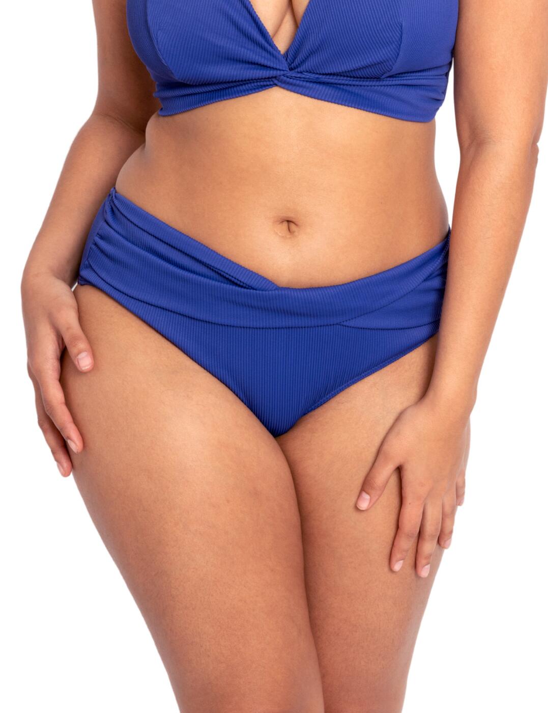 Incorporating stylish beachwear designs with the comfort you need to feel at ease is not always easy, but these Twist & Shout bikini shorts from Curvy Kate are a prime example that it is possible. The ribbed elastic material and full rear coverage are combined with the high-waisted design, giving you a modest but incredibly comfortable feel. To give you a trendy look without sacrificing the timeless classic style, these bikini shorts feature a chic twist in the centre front that will make you stand out in the best possible way.  Cassic bikini short design Ribbed elastic material High-rise Full rear coverage Wear with matching coordinates Country of origin: China Listed in UK sizes  53978-96662-1259742 CS024506 Bikini Bottoms