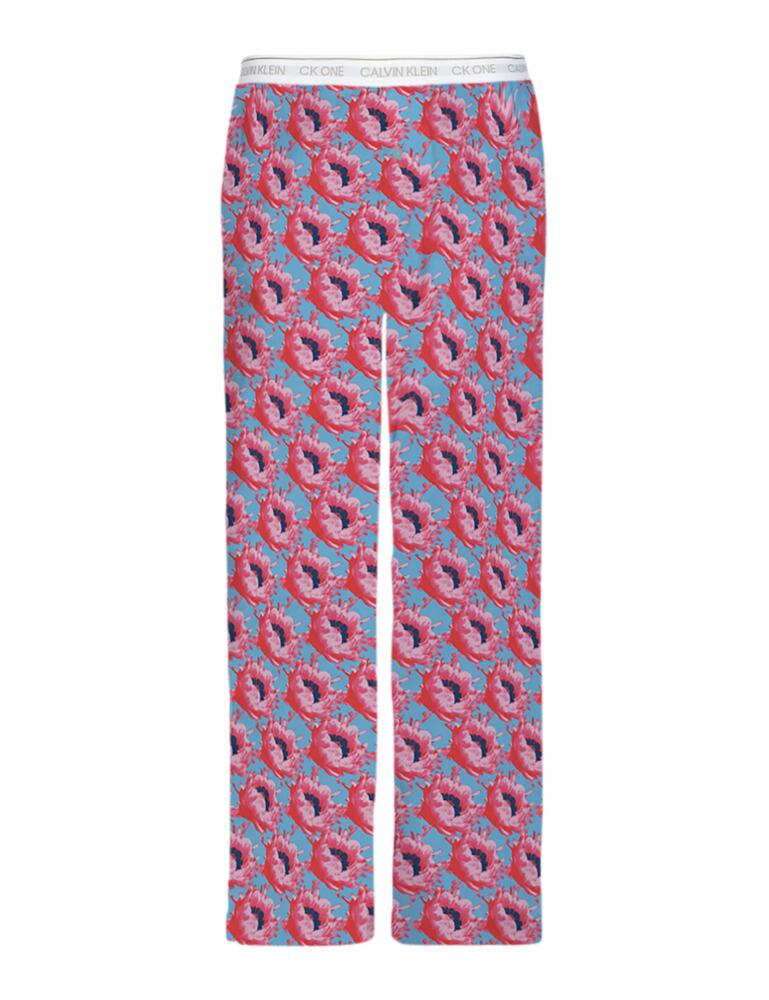 Sleep in style with these Calvin Klein CK One sleep pants. An eye-catching summery vibe will light up your nightwear for fun and floral addition. These pants have been designed with a regular fit and straight legs for an easy wear. The fabric is 100% cotton with an elasticated waistband for ultimately comfortable and flexible wear. It features pockets at the hips and a button fly detail at the front.  Standout and comfortable design Regular fit Straight legs Elasticated waistband Calvin Klein branding Pockets at hips Medium rise waist Composition: 100% Cotton Listed in UK sizes  48990-88863-1180749 QS6433E Pyjamas