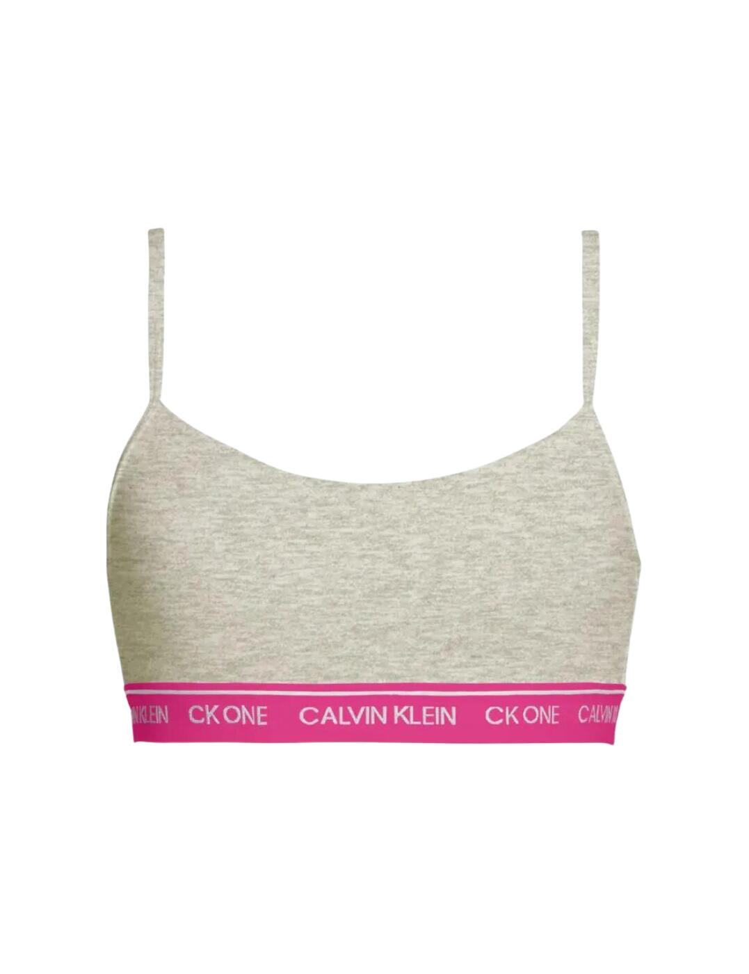The CK One Cotton range boasts cotton-rich fabrics in timeless Calvin Klein designs. This unlined bralette flaunts the signature branded underband for a statement designer look. A string strap design and square neckline add to the athleisure style. The soft stretch fabric and slip-on design offer you the utmost comfort that is perfect for everyday wear. Pair with matching lingerie from the CK One Cotton collection by Calvin Klein a complete coordinated look.  Iconic signature underband Soft stretch fabric String style straps Non-padded and non-wired Slip-on design Adjustable straps for a unique fit Composition: 55% Cotton &pipe; 37% Modal &pipe; 8% Elastane Listed in UK sizes  49428-89535 000QF5727E Bralette