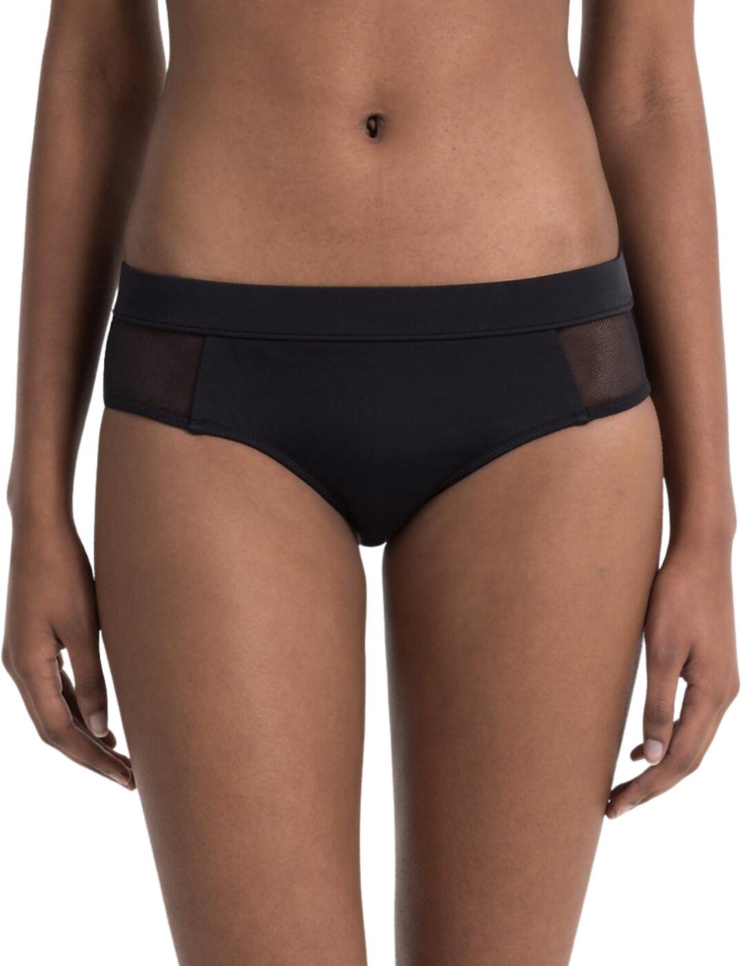 Calvin Klein swimwear will set you apart from the crowd. This sleek hipster bikini provides moderate rear coverage whilst mesh inserts on either side add flair. With subtle branding to the rear, this brief could be your new go-to.  Swimwear brief Hipster shape Moderate coverage Subtle branding to the rear Composition: 80% Polyamide &pipe; 20% Elastane Listed in UK sizes  49511-89640-1187446 KW0KW00234 Bikini Bottoms