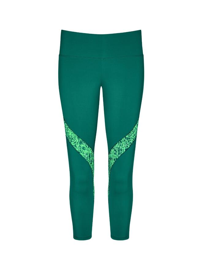 The Sloggi mOve Flow Light capri pant is designed to be gentle on the skin whilst giving freedom of movement during workouts. The tights have moisture and odour preventing fabric whilst the BIO HeatSol technology helps to maintain your body temperature whilst moving. The pants also retain your current body heat, aid your blood circulation and are perfect for running down to the shops or a attending a pilates class.  Designed to be gentle whilst giving freedom of movement Made from moisture and odour preventing material HeatSol technology helps to maintain your body temperature The tights aid blood circulation and retains body heat Perfect for run to the shops or a vigorous workout Composition: 50% Polyamide, 38% Elastane, 12% Polyester  Listed in UK sizes      33000-65361-878041 10193939 Sports Tights/Leggings