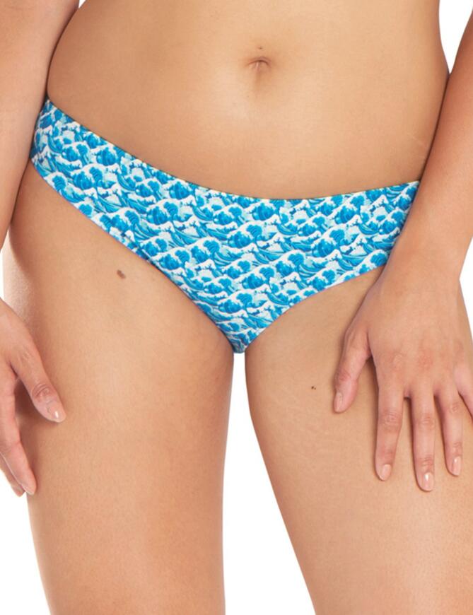 Dive in with the new Riptide range from Curvy Kate! This elegant mini brief offers good rear coverage and is made from soft touch fabric for a comfortable fit and feel. The mini brief is completed in a gorgeous ocean wave print, catching the eye of others as you stroll the beach! This beautiful bikini brief can be paired up with matching items in the range to create the ultimate look this summer!   Chic and elegant design Beautiful ocean wave print! Good rear coverage Soft fabrics for comfort Matching co-ordinates available!  Shell composition:- 80% Nylon &pipe; 20% Lycra Lining composition:- 91% Nylon &pipe; 9% Elastane  Listed in UK sizes  30872-65818-884820 CS4805 Mini brief