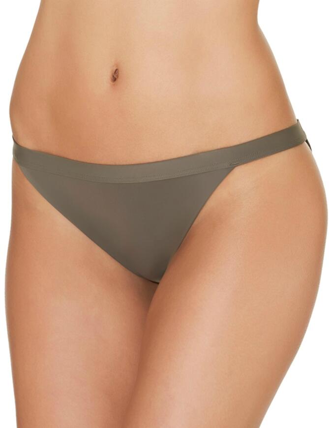 This gorgeous range will have toy looking and feeling fabulous by the poolside. The mini coeur bikini brief offers a comfortable fit, along with good rear coverage for modesty! This bikini brief can be paired with matching available items, making it perfect for your swimwear collection!   Chic and elegant design Good rear coverage  Comfortable fit Composition:- KNIT: 80% Polyamide 20% Elastane  Listed in UK sizes  35947-66010-888404 ET20 Mini Bikini Brief