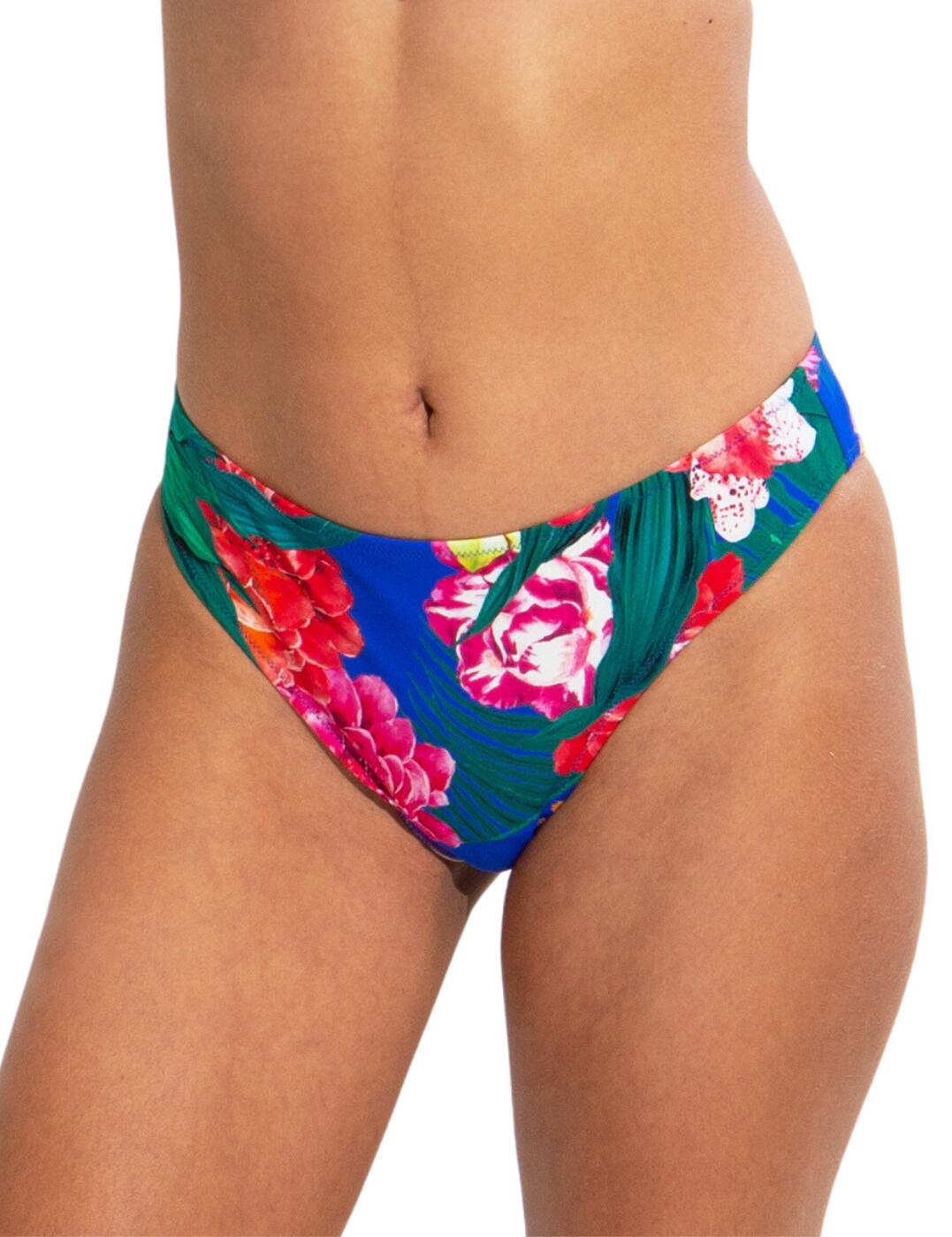 Make a statement in Pour Moi's Antigua range this season. This Caribbean-inspired print bikini brief is enough to make anybody's head turn, especially by the poolside. Featuring a mid-rise waist that will sit snugly on your hips and flatter your tummy and moderate rear coverage to keep a modest feel to these briefs. Compliment the look by pairing it with matching items also found in the Antigua collection for your next beach visit.