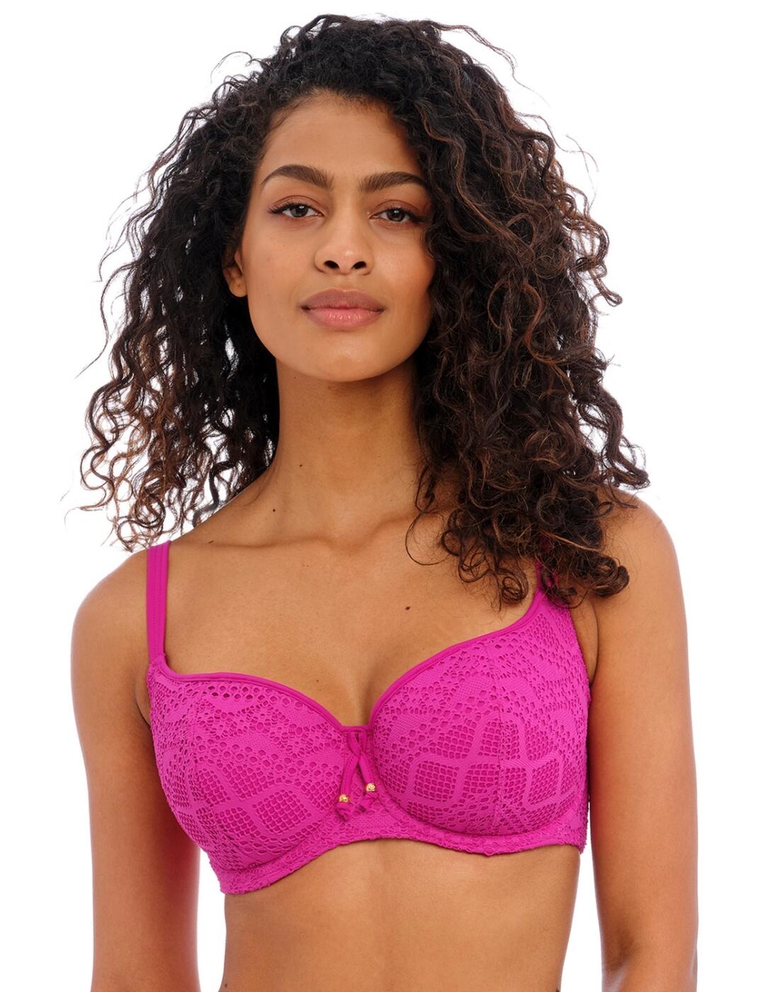 The Freya Sundance sweetheart bikini top is the perfect addition to your swimwear wardrobe. This trendy crochet-style top features a sweetheart neckline, lightly padded cups and adjustable shoulder straps for an adjustable and comfortable fit. It also includes an embossed metal bead detailing at the centre front which adds an elegant touch. Classic back clasp closure ensures that once you have it on, it’s sure to stay put, perfect for all-day wear. Matching coordinate pieces are available in the Sundance collection so you can create a complete look for beach or pool days.  Crochet bikini top Sweetheart neckline Underwired Lightly padded cups Embossed metal bead detail at centre front Adjustable shoulder straps Classic back clasp closure Matching coordinates available Country of origin: Indonesia Composition: 88% Polyamide &pipe; 12% Elastane Listed in UK sizes  60036-104832-1374415 3970 Sweetheart Bikini Top