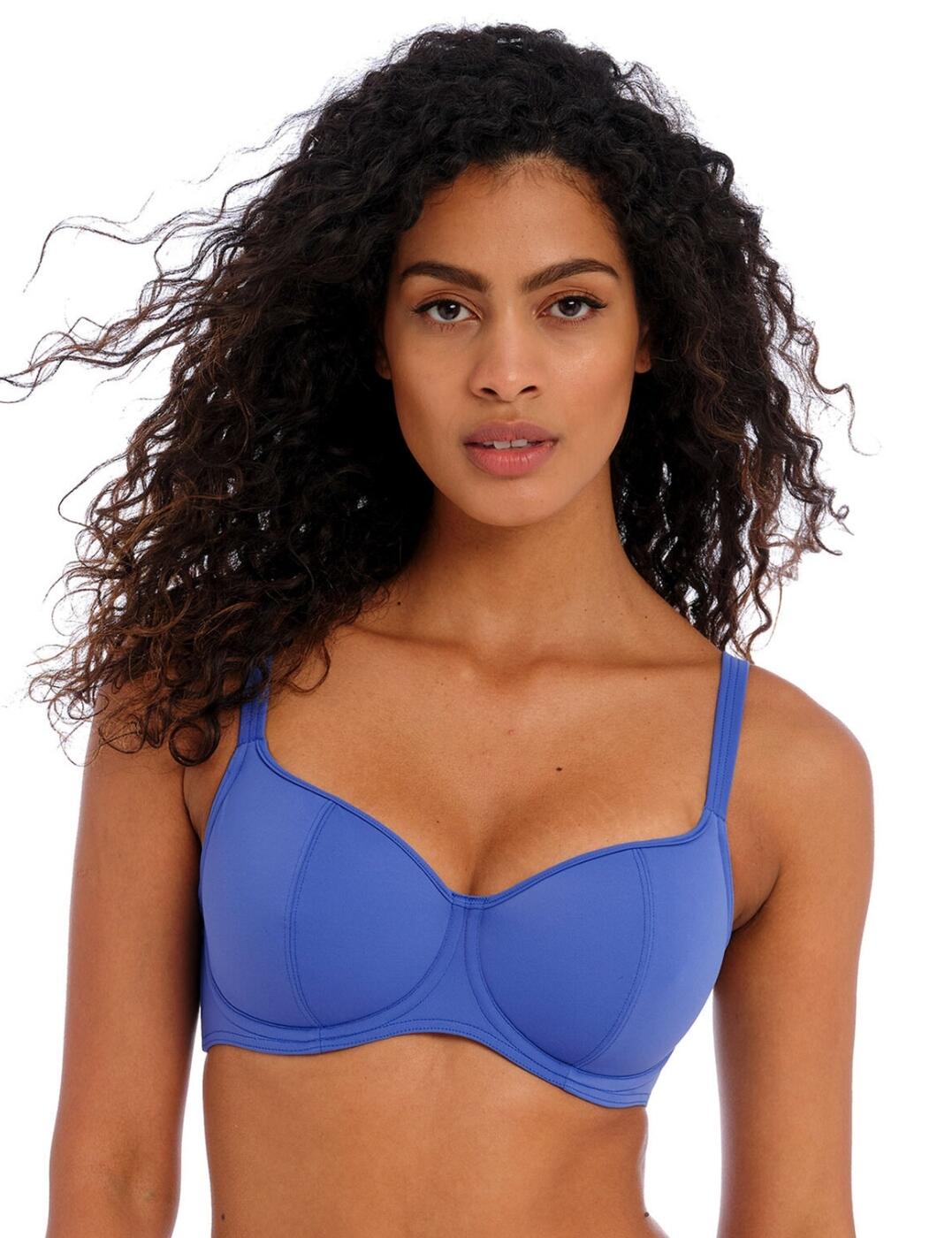 Introducing the Freya Jewel Cove sweetheart bikini top! This stylish bikini top has a sweetheart neckline and provides an elegant and classic look, just what your suitcase needs! Its lightly padded cups offer ultimate comfort, while the underwiring is designed to provide superior lift and support. The adjustable shoulder straps make it easy to get a perfect fit every time, while the classic back clasp closure ensures that your top stays secure. Best of all, this bikini top can be easily coordinated with its matching pieces from the Freya Jewel Cove line for a complete beach-ready look that is sure to turn heads.  Sweetheart bikini top Underwired for support Lightly padded Adjustable shoulder straps Classic back clasp closure Matching coordinates available Country of origin: Indonesia Composition: 84% Polyamide &pipe; 16% Elastane Listed in UK sizes  60054-104855-1374645 7231 Sweetheart Bikini Top