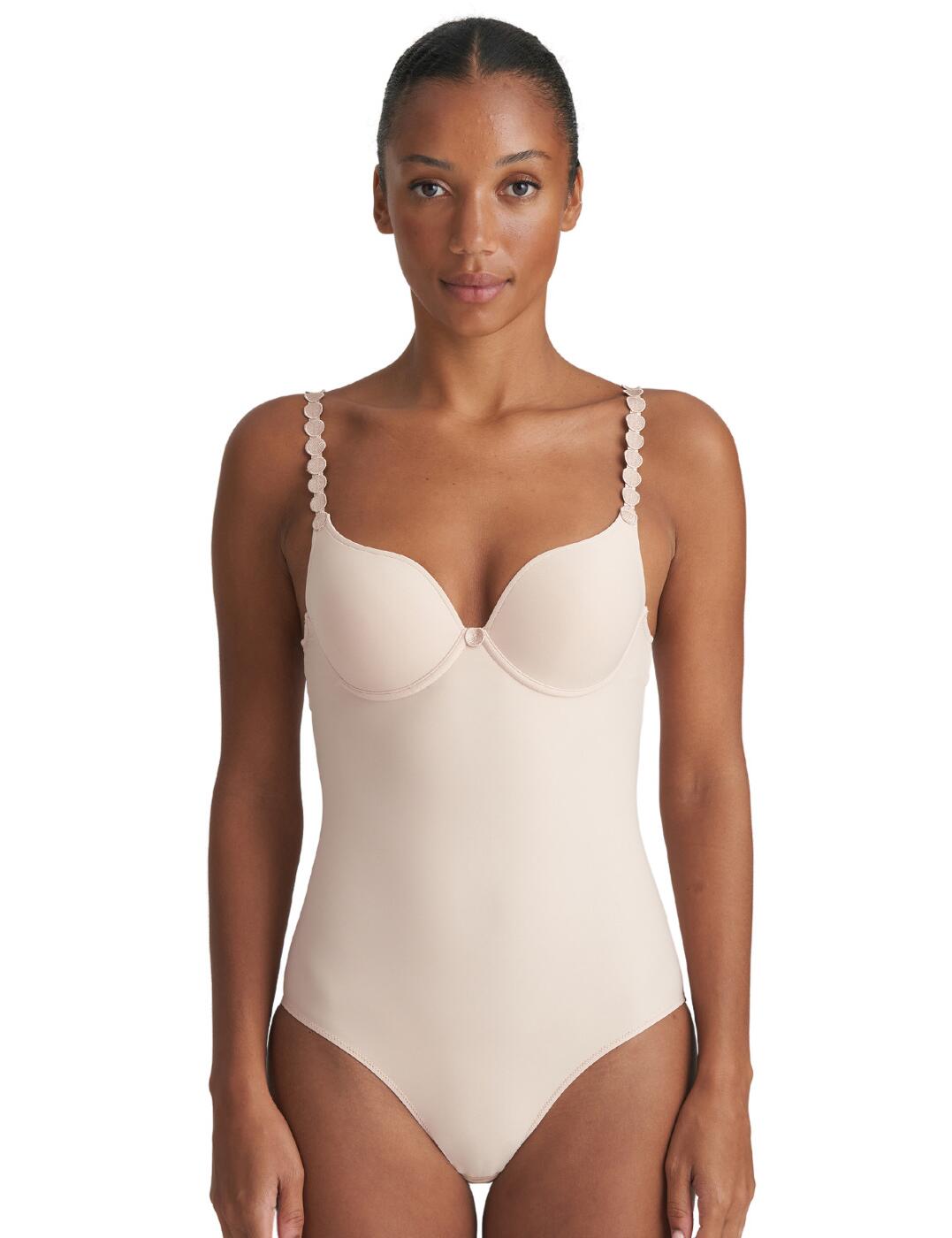 This Marie Jo Body is extremely elegant. This non-transparent fabric is very smooth and feels like a second skin, giving a seamless look when worn underneath your clothes. This body has padded cups that provide excellent support to your bust. As well as this, there's also an underwire to give extra support for your bust to rely on. The adjustable straps are detailed in round buttons, creating a unique and elegant look. This body is pulling on, so very easy to wear and take off. The neckline of this body is heart-shaped, making a flattering look. The body has easily open and close buttons towards the crotch area for your convenience.