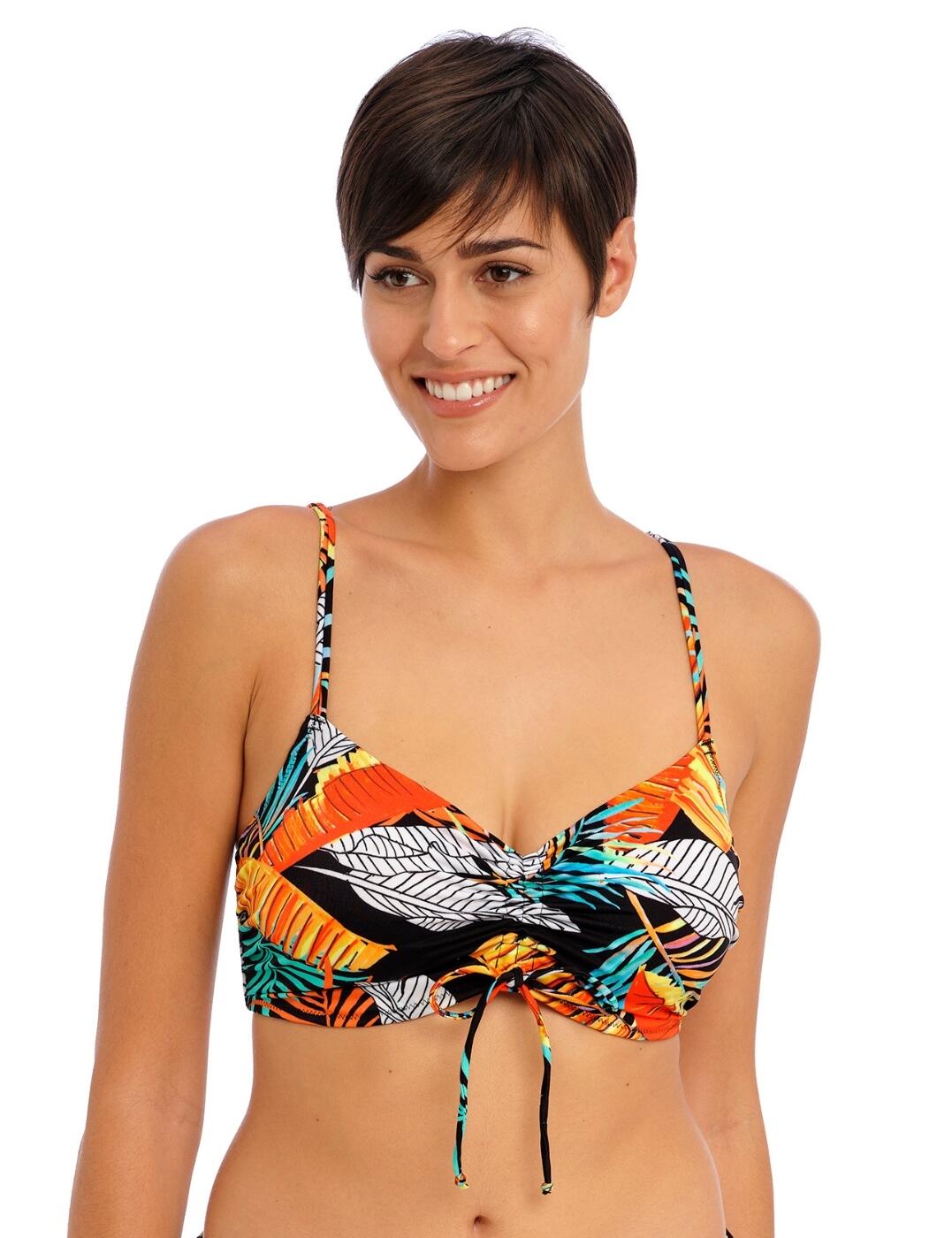 Get ready to make some waves with this tropical-inspired top. A gathering at the centre of the bust offers you customisation to your desired neckline. The lined cups provide an extra shape and comfort, while the concealed underwiring provides necessary support. Extra volume and shape come from the gatherings at the sides. Convertible back straps combined with adjustable shoulder straps ensure easy customisation and the perfect fit. For a snug finish, we have included a classic back clasp closure as well. To create a complete set of stylish looks we also have matching coordinates available in the Samba Nights collection.