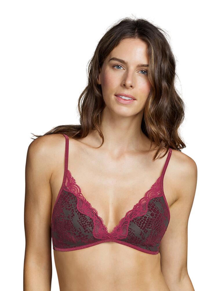 The Mamba collection by Andres Sarda provides a modern subtle snake print giving off a beautiful look. This bralette is wireless and has padded cups as well as a plunging neckline. It features elegant lace that runs along the neckline and has ultra-soft velvet straps that are thin and adjustable. At the back, there is a hook and eye closure which allows for an individual fit. Andres Sarda provides a comfy fit with super soft materials.  Bralette Wireless Padded cups Subtle snake print Plunging neckline Ultra-soft velvet thin adjustable straps Hook and eye closure Comfortable fit Soft materials Composition: 87% Polyester &pipe; 11% Polyamide &pipe; 2% Elastane Listed in UK sizes  50497-91421-1201537 3309519 Padded Non-Wired Bra