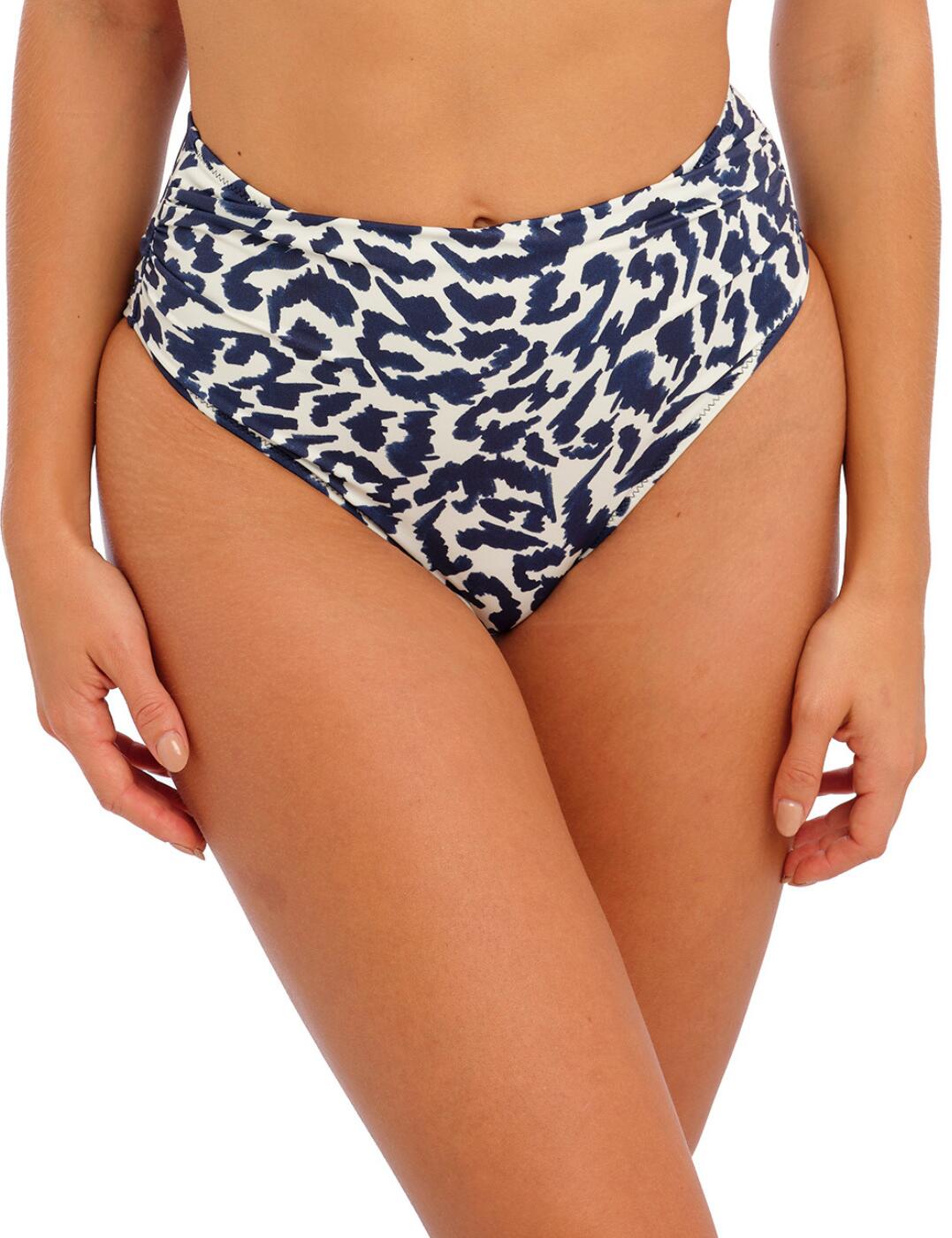 It's time to hit the waves! The Fantasie Hope Bay full bikini brief is the perfect piece for you to make a true statement this season. This classic leopard print bikini offers great coverage with its high-rise waist providing additional mid-riff coverage. It also comes with adjustable tie sides so you can get a ruched effect that flatters your tummy and allows for variations of leg coverage. Not to mention, it's fully lined for added comfort and offers moderate rear coverage. And don’t forget to check out the matching coordinates available too to create a stunning set!  Full bikini brief Classic leopard print High-rise waist for additional midriff coverage Adjustable tie sides offer a ruching effect to flatter the tummy and variation of leg coverage Fully lined Moderate rear coverage Matching coordinates available Country of origin: Sri Lanka Composition: 83% Polyamide &pipe; 17% Elastane Listed in UK sizes  60423-105279-1384306 504071 Bikini Bottoms
