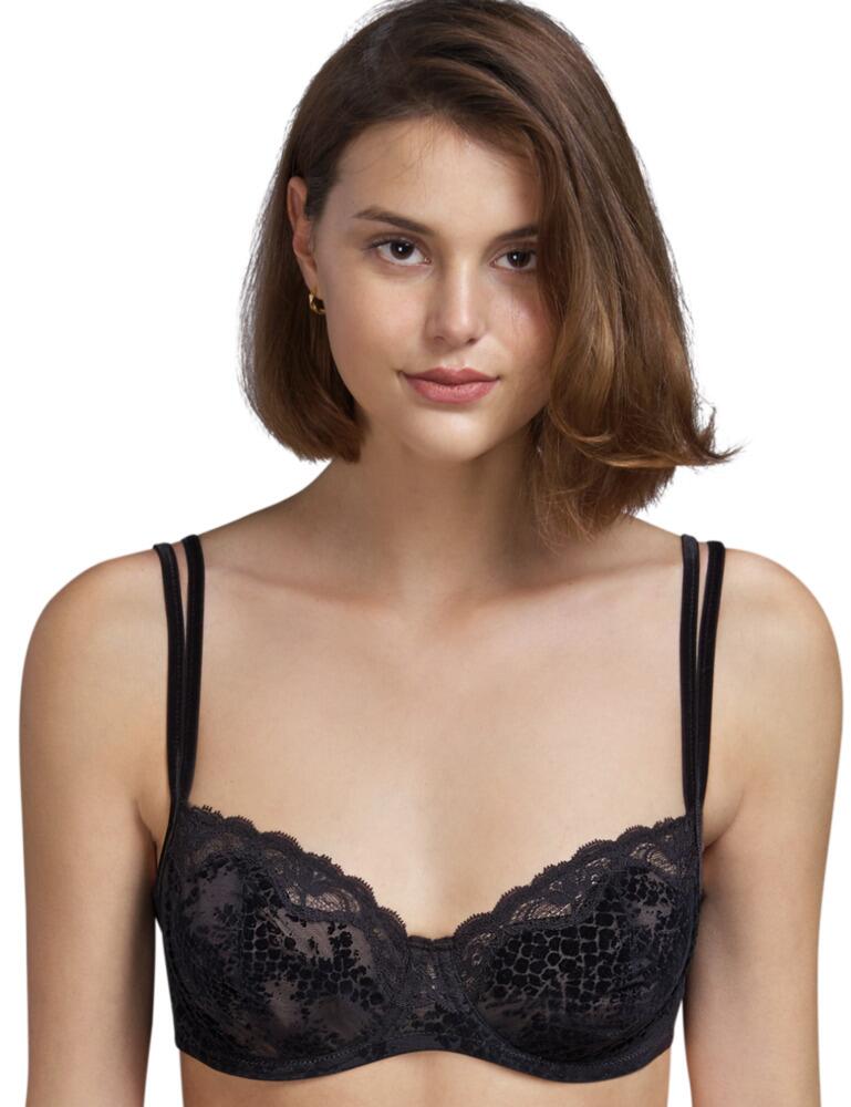 This Mamba full cup bra by Andres Sarda will be the perfect new addition to your collection. It features a beautiful subtle snake print with elegant lace detailing along the top cups. The bra doesn't have any padding but is lightly lined with transparent tulle which helps support and centre the breasts naturally. This bra features double straps that are in a super-soft velvet material and are adjustable. The back has a hook and eye fastening to create a comfy and individual fit.  Full cup bra Beautiful subtle snake print Elegant lace detailing Non-padded cups Lightly lined with transparent tulle Double adjustable velvet straps Hook and eye closure Comfortable fit Composition: 87% Polyamide &pipe; 13% Elastane Listed in UK sizes  50537-91414-1201704 3309511 Full Cup Bra