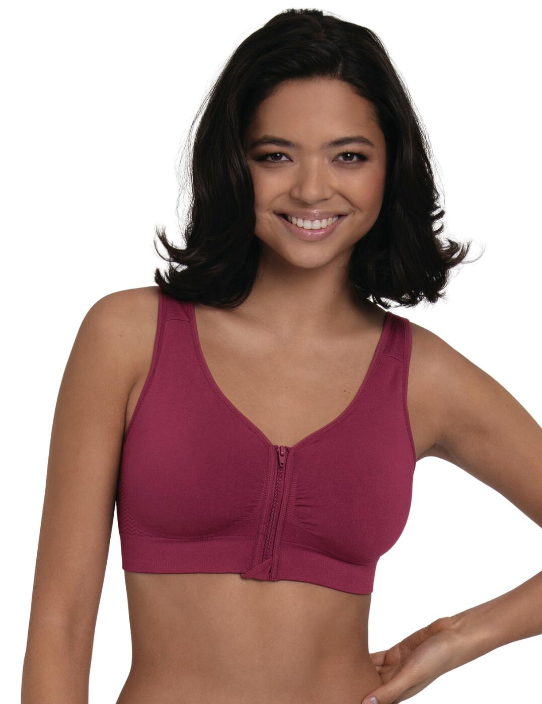 This post-mastectomy bra from Anita's Lynn range offers amazing all-day comfort. Featuring a crop top design with a full-length zip in the front for ease. The removable moulded pads and double-layered cups conceal and support your breasts, creating a natural-looking silhouette. Wide adjustable straps ensure a perfect fit and when paired with the soft microfibre material offers maximum comfort.  Crop top design Full-length zip Removable moulded pads Double-layered cups Wide adjustable straps Microfibre material Composition: 88% Nylon &pipe; 12% Elastane Listed in UK sizes  57457-101468-1313996 5768X Mastectomy Bra